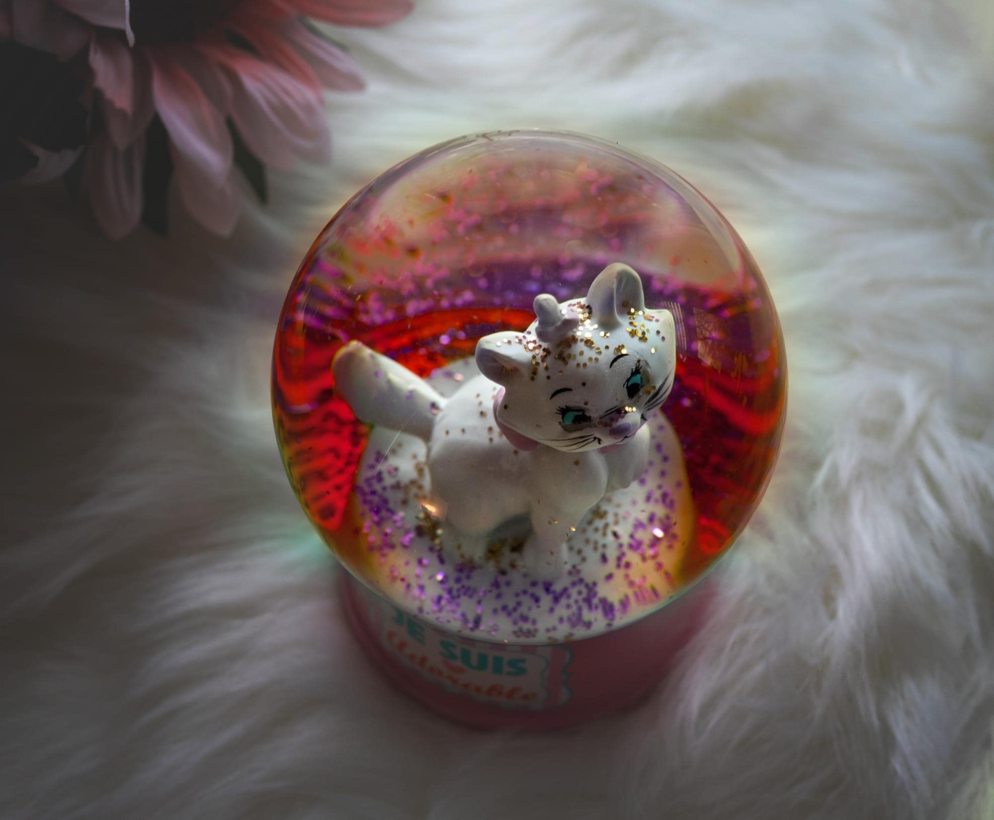 Disney Aristochats Marie Je Suis Adorable boule à neige lumineuse avec paillettes tourbillonnantes | 15,2 cm de haut