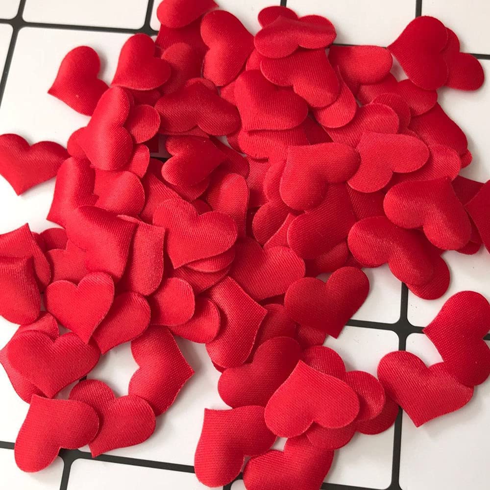 Pétales de fleurs artificielles en cœur rouge pour célébrer l'amour et vos fêtes de mariage
