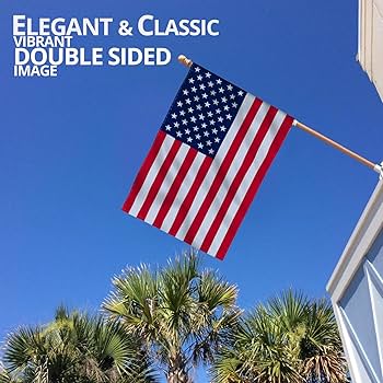 破れたアメリカ国旗 星条旗 ずさんなボロボロ アメリカ星条旗