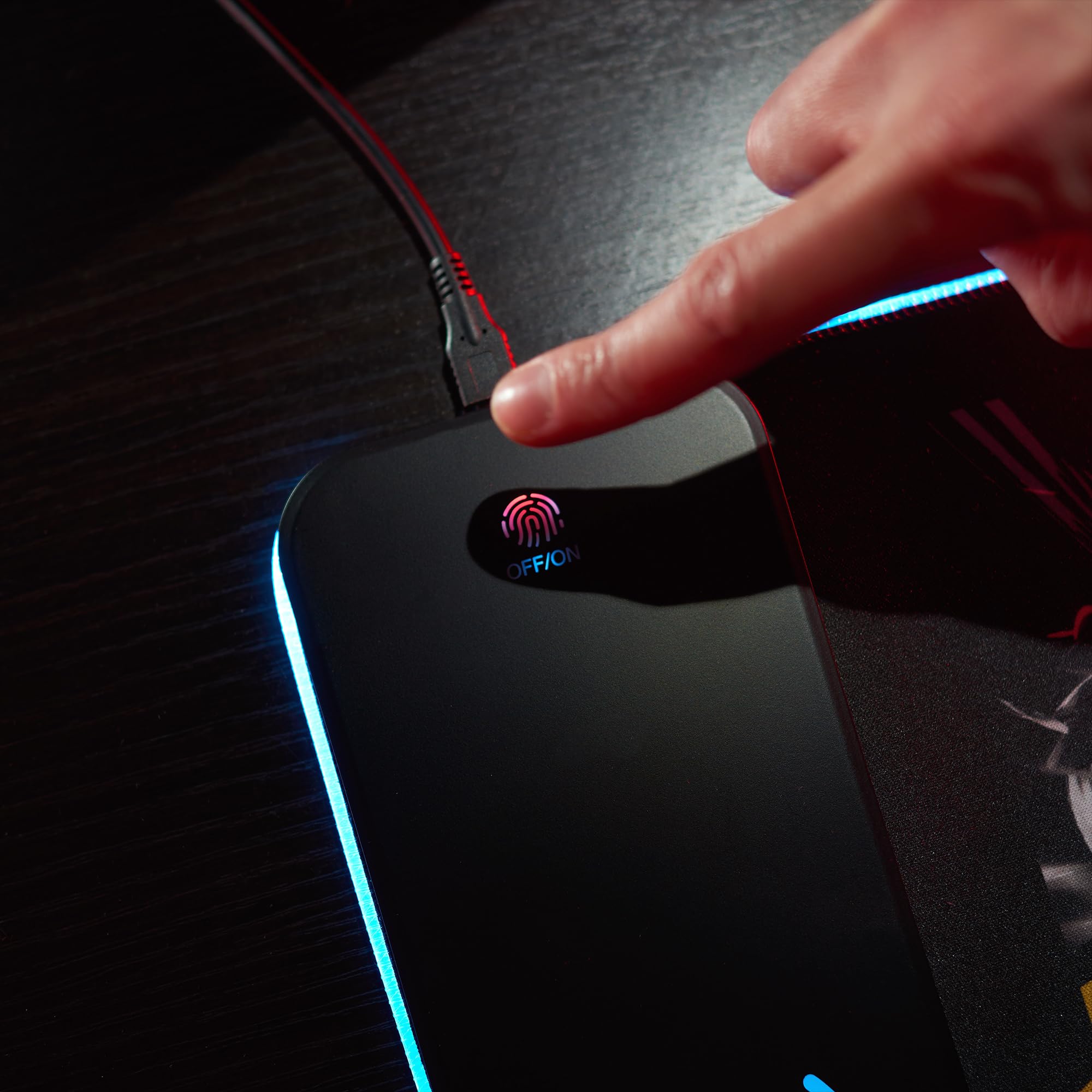 Numskull Games Mortal Kombat XL RGB Gaming-Mauspad mit 15W kabellosem Ladegerät | Anpassbare LED, rutschfest, wasserabweisend