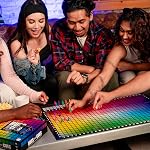 USAOPOLY HUES and CUES Jeu de devinette de couleurs vibrant parfait pour la soirée jeux en famille Connectez les indices et les couleurs ensemble 480 carrés de couleur à deviner