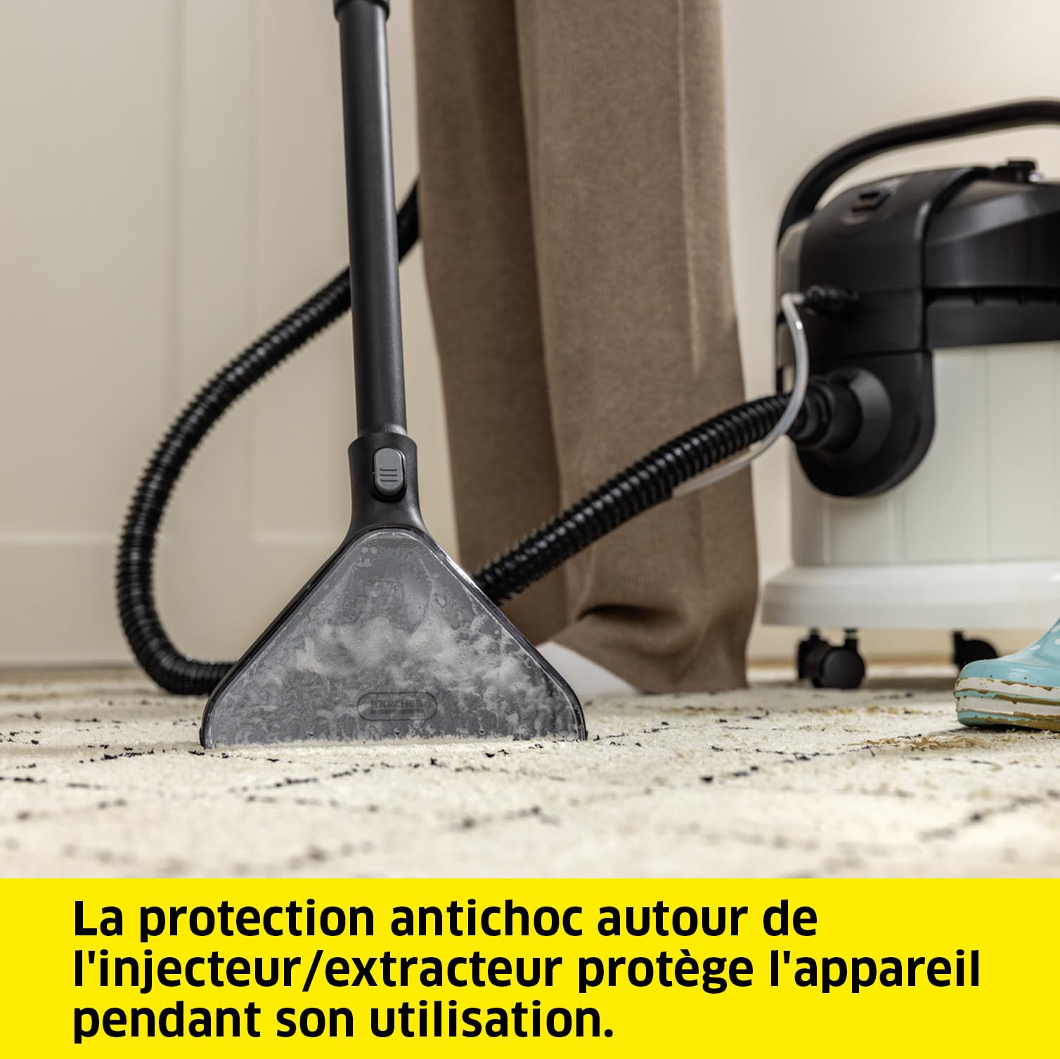 Kärcher Injecteur/Extracteur SE 4, Tuyau 2 en 1 Flexible, Réservoir Eau Fraîche et Sale : 4 l, Suceurs Sol avec Embouts pour Sol Dur et pour Moquettes, Suceurs pour Fauteuils et pour Fentes