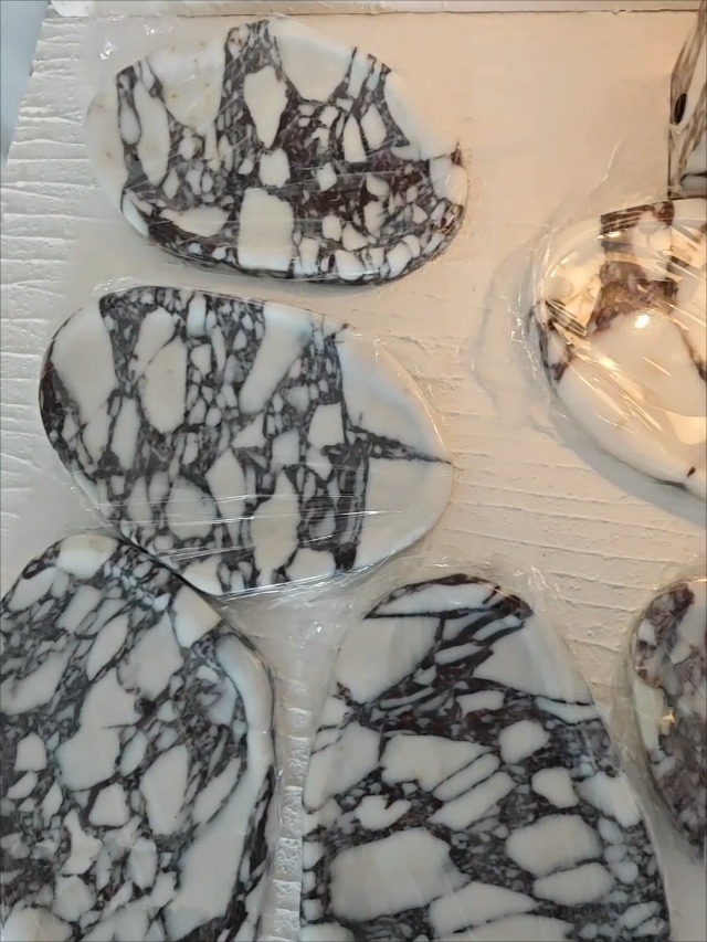 A&B の「Alvada Decorative Marble トレー Amazon.com: Artisanal Abode Natural Marble Vanity Tray, Small