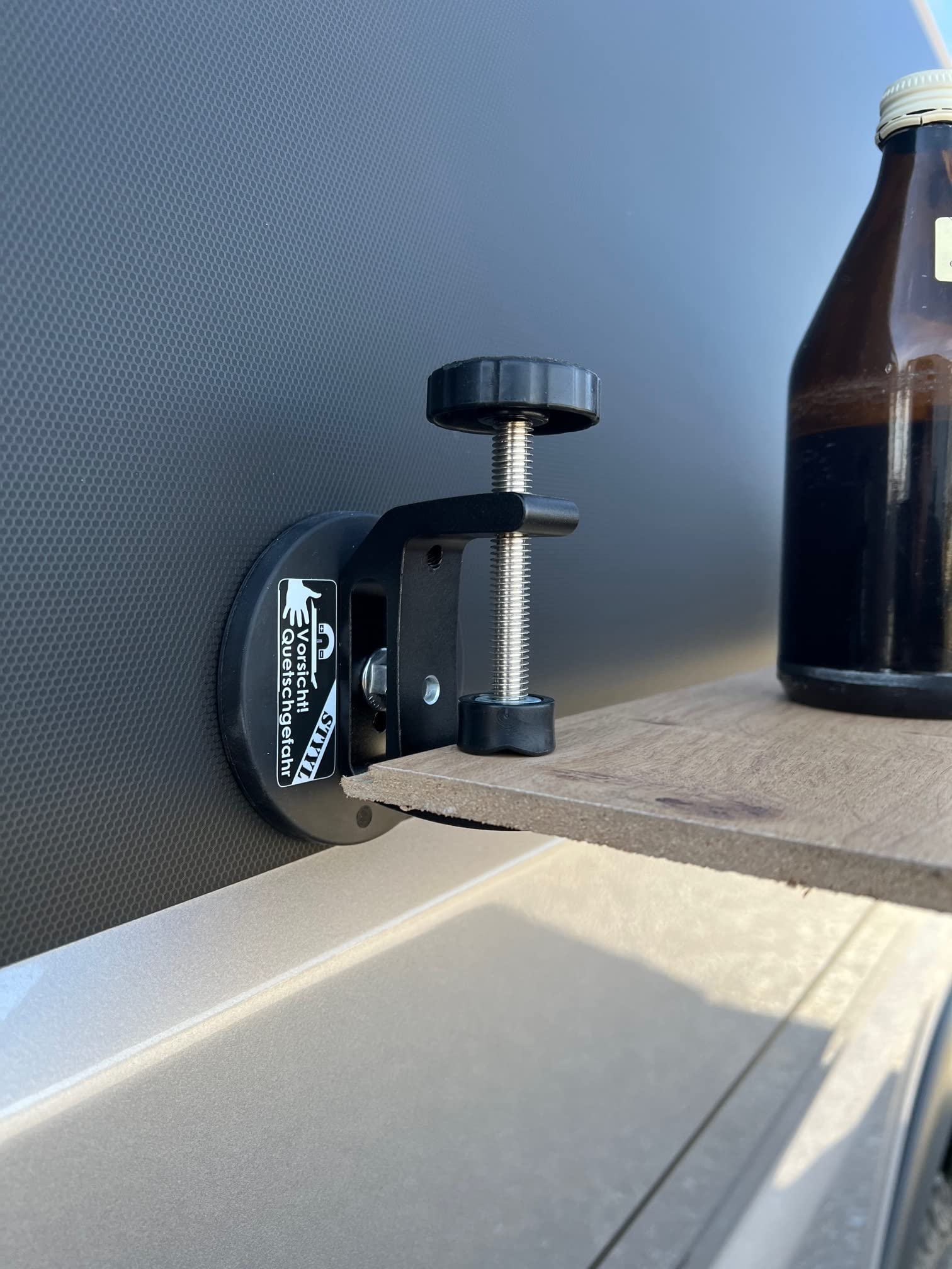 STYYL Magnethalterset für die Tischplatte an Blechkarosserien für Bus, Van und Kastenwagen - Universal -