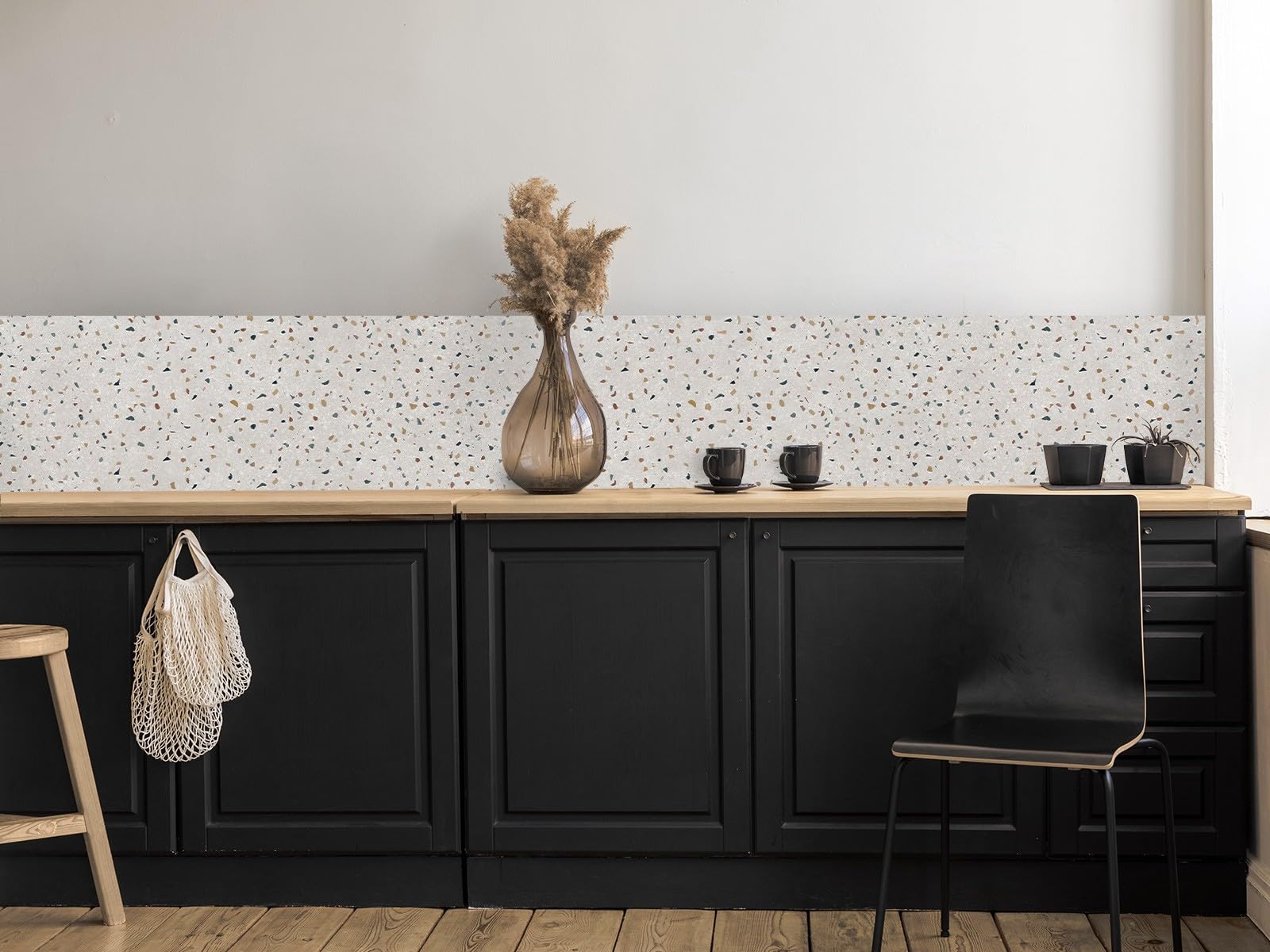 Crédence cuisine adhésive vinyle pour relooker un carrelage abîmé