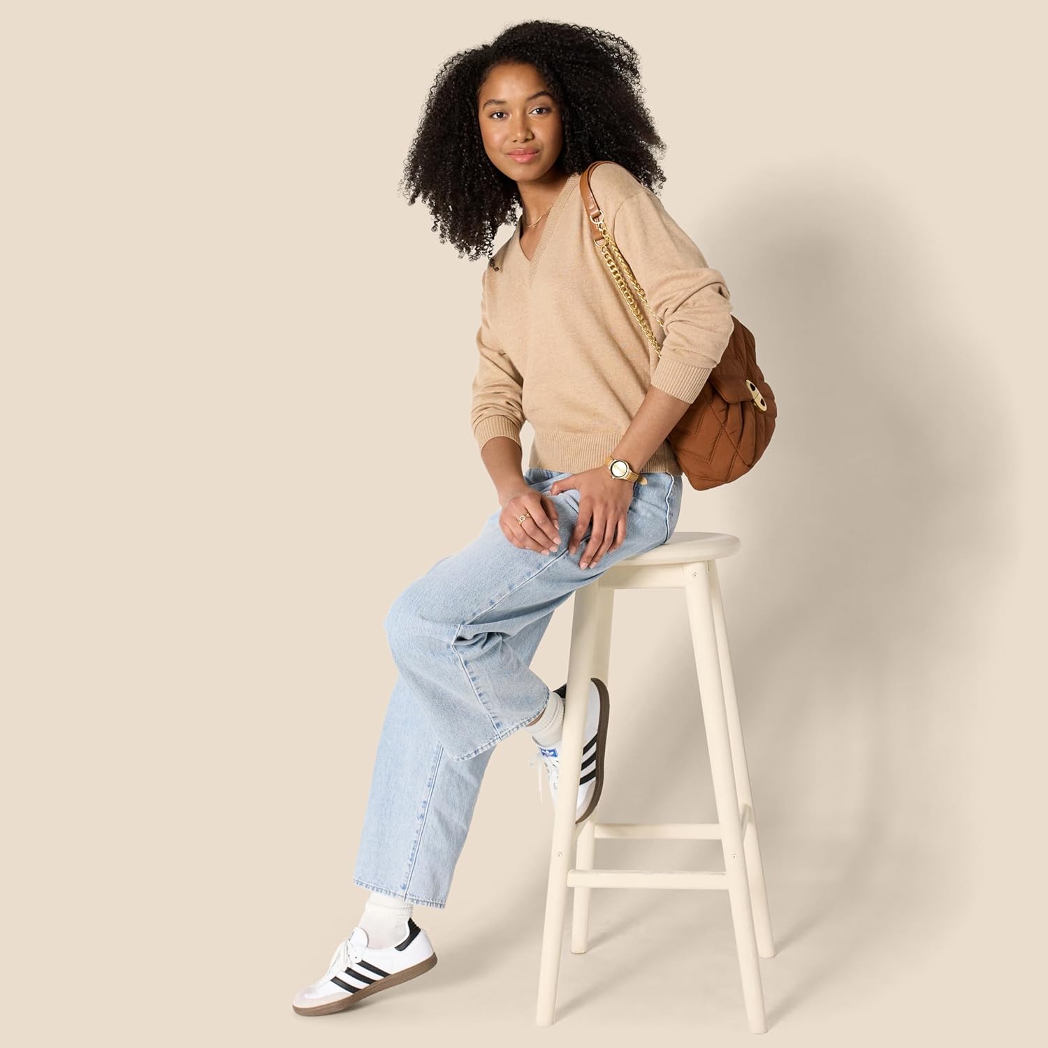 Amazon Essentials Women's Regular-Fit Lightweight V-Neck Cropped Sweater - Image 4