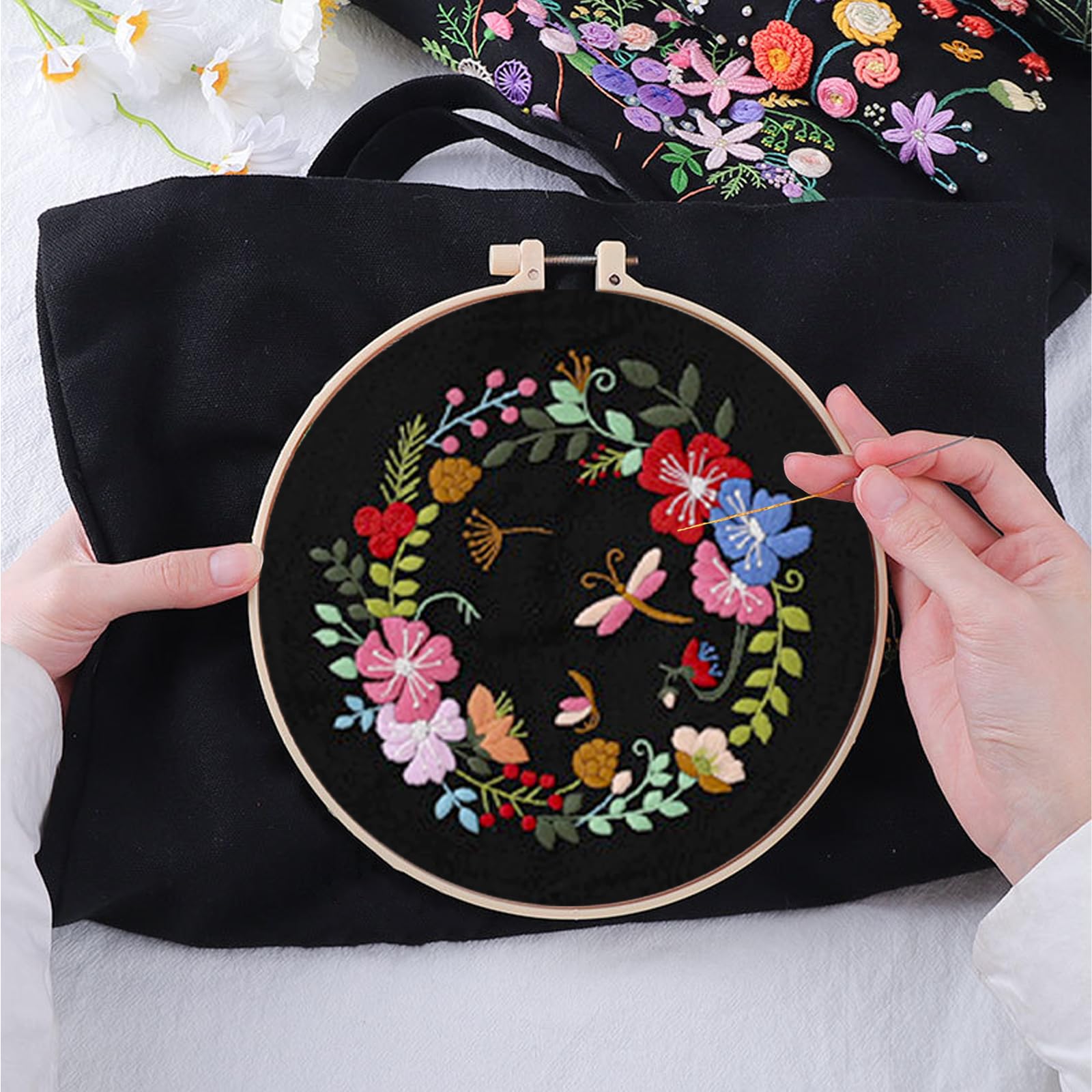 Borsa di tela per kit di ricamo, Kit di ricamo a mano con motivo floreale moderno, Borsa di tela per principianti, Borsa da ricamo Fiori di campo estivi, Hoop Art