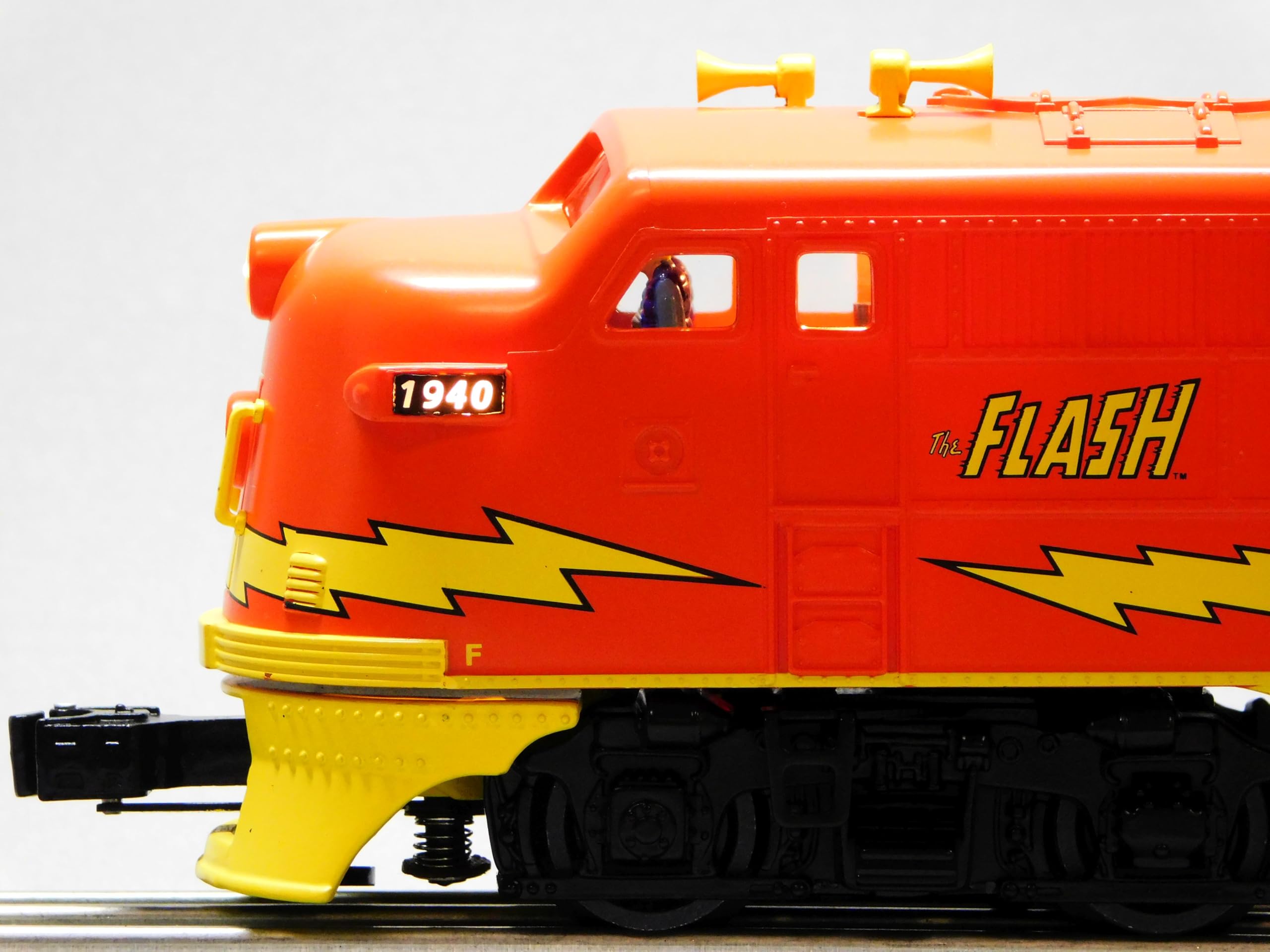 Lionel The Flash LIONCHIEF BT 5.0 FT Diesel Engine O Gauge 2445100