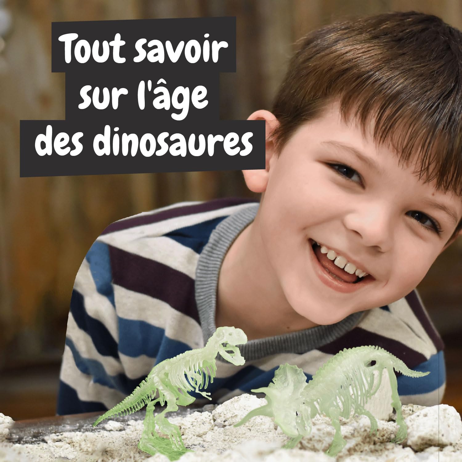 Science4you Kit de Fouille de Fossiles 2 en 1 - Excaver et Assembler 2 Dinosaures Qui Brille dans l'Obscurité, 22 pièces: T-Rex et Triceratops