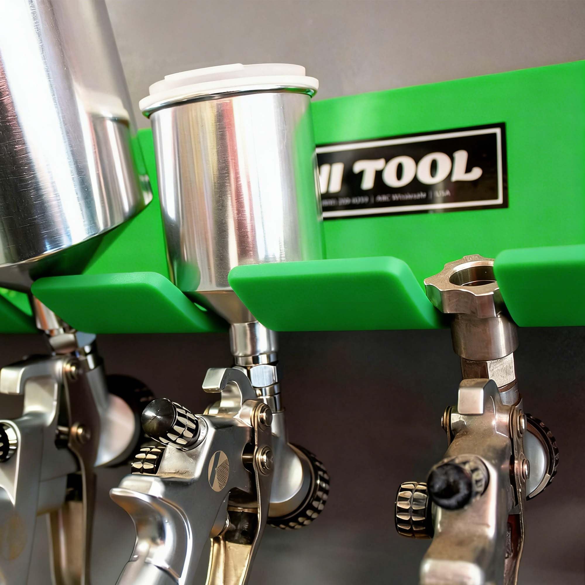 LAUCO Omni Tool - Soporte para pistola de pintura múltiple, soporte para pistola de pintura, capacidad para 7 pistolas sin tazas o 4 pistolas con tazas, diseño estable y sin arañazos (verde, 1 unidad)