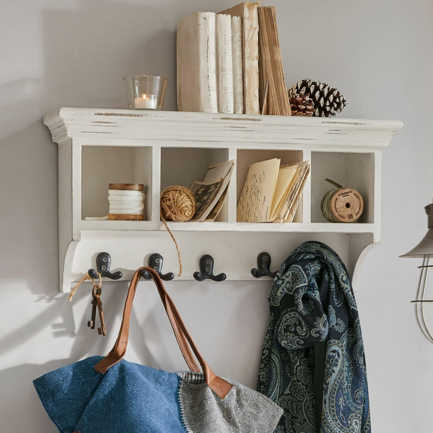 Loberon Gualado Mobiletto per l'ingresso - Legno di Mango con Finitura Anticata - Autentico Stile Country, Bianco Antico