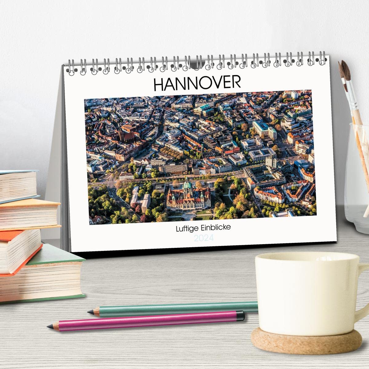 Hannover - Luftige Einblicke (Tischkalender 2024 DIN A5 quer), CALVENDO Monatskalender: Eindrucksvolle Perspektiven auf Hannover aus der Luft. (CALVENDO Orte)