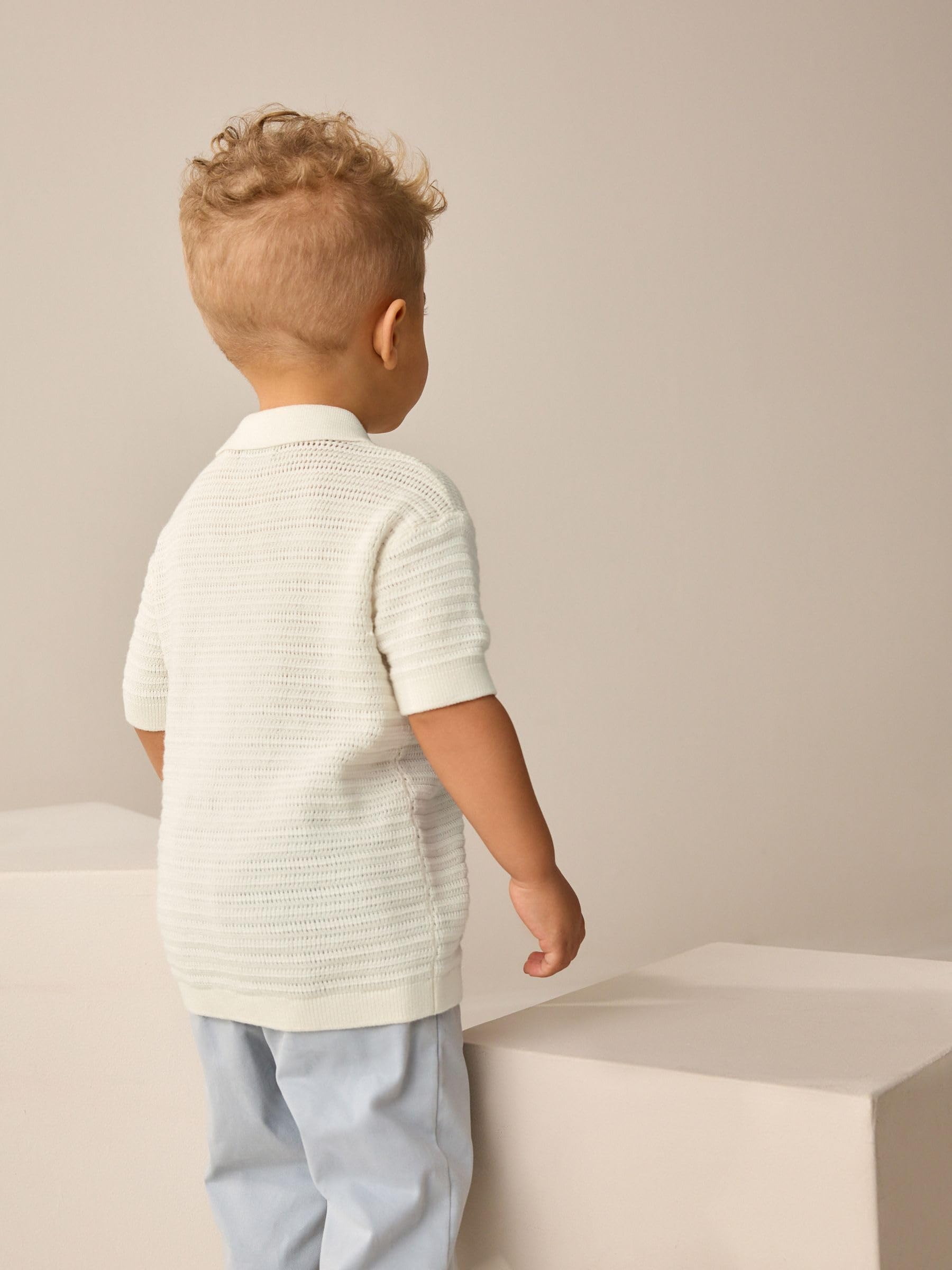 NEXT Garçon Polo en Maille 100% Coton à Manches Courtes texturé et col à Revers