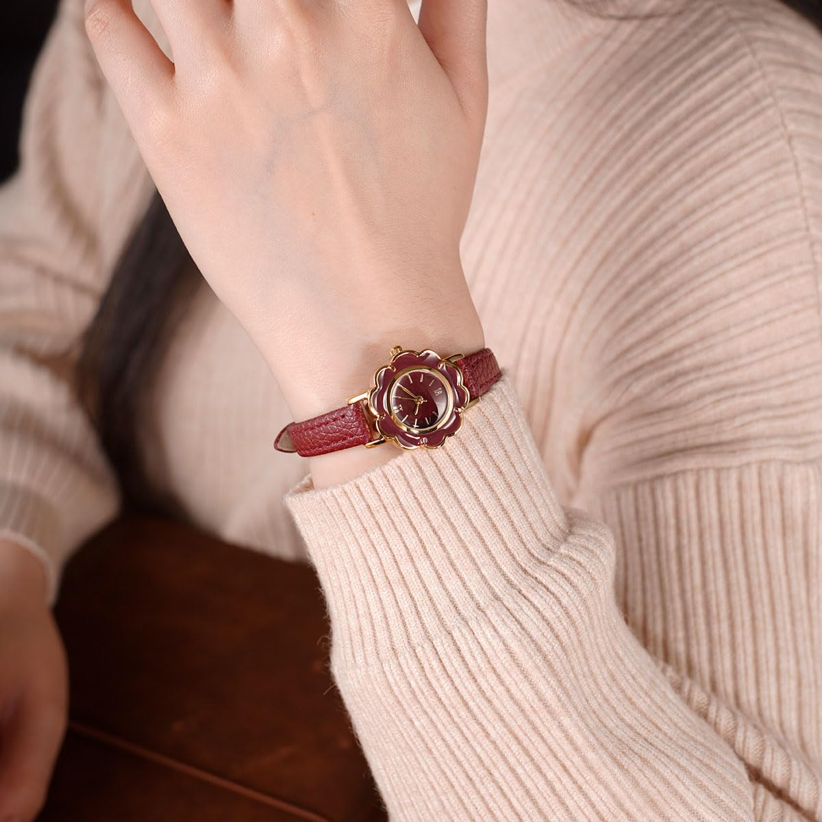 ADSBIAOYE Reloj de pulsera de cuarzo para mujer, con correa de cuero, delicado y creativo en forma de flor