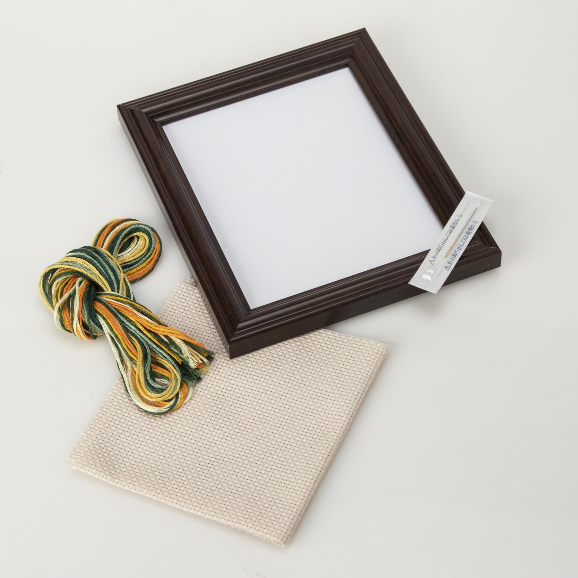 Amazon | ルシアン 四季折々の花だより すいせん(1月) 7621 | 刺しゅう