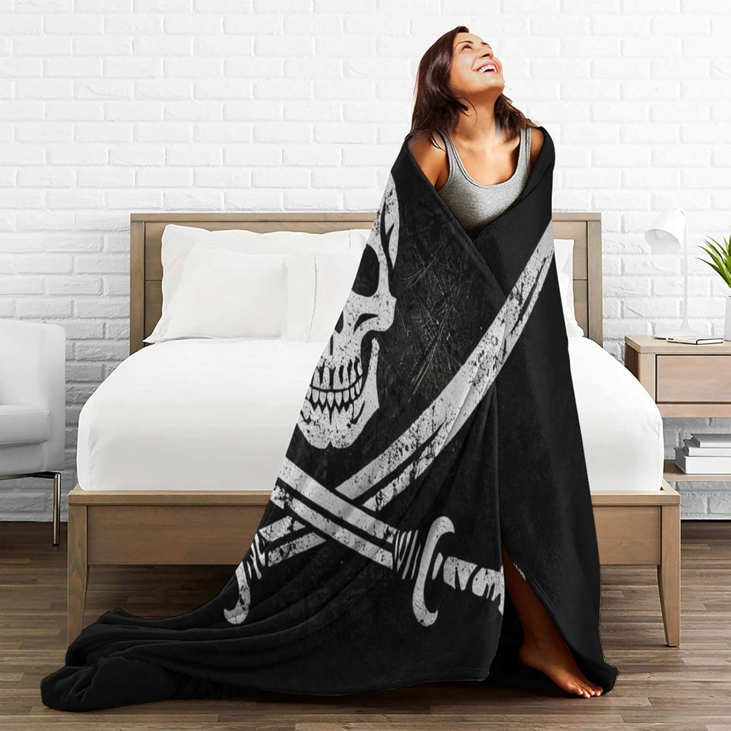 Jolly Roger Pirate Skull Throw Blanket Grunge Skeleton Soft Fleece Blanket Cozy Plush Fuzzy Warm Throw Blankets for Bed Couch Sofa Living Room, 50"x60"