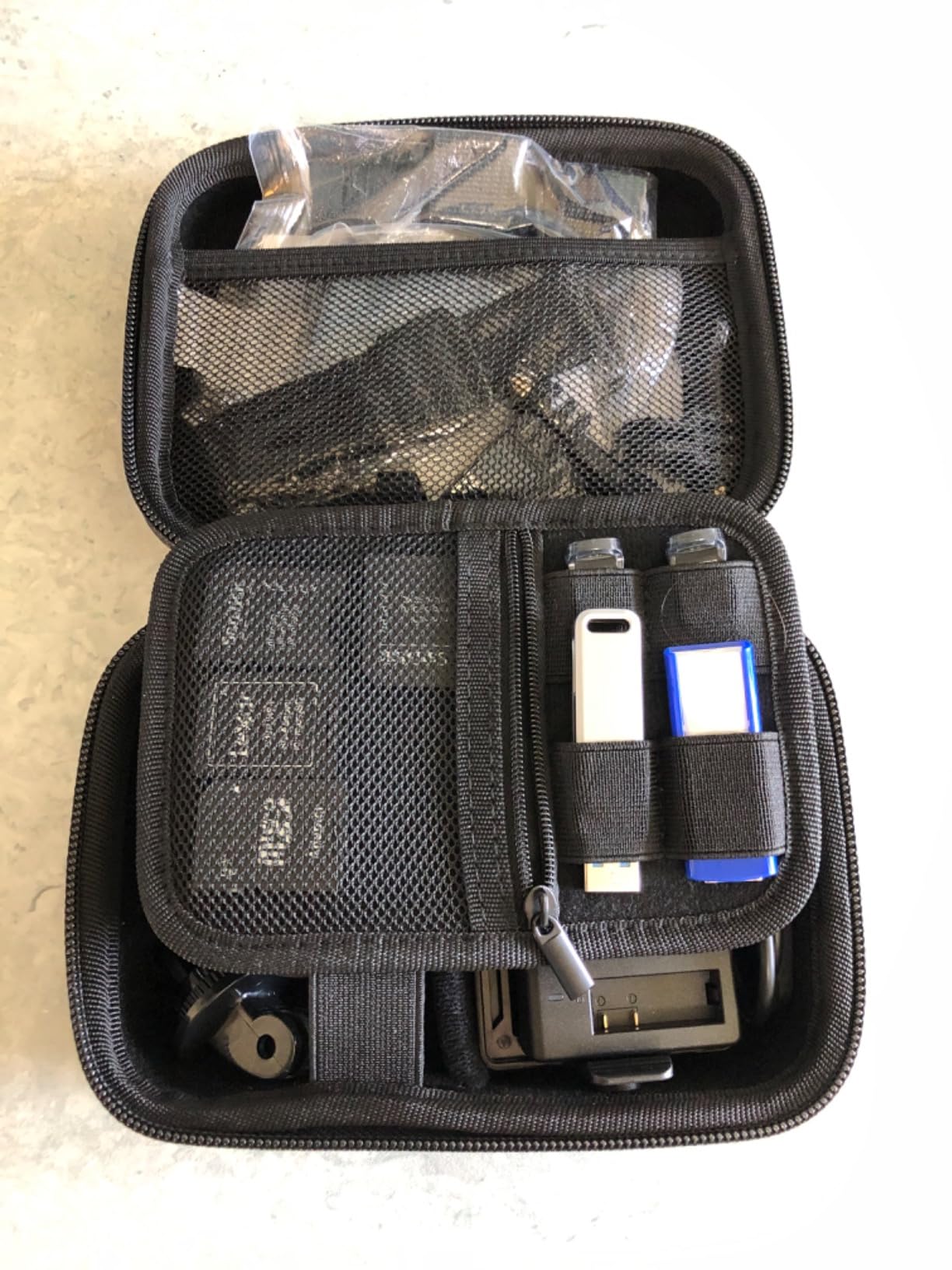 Bra bärväska för liten kamera och tillbehör