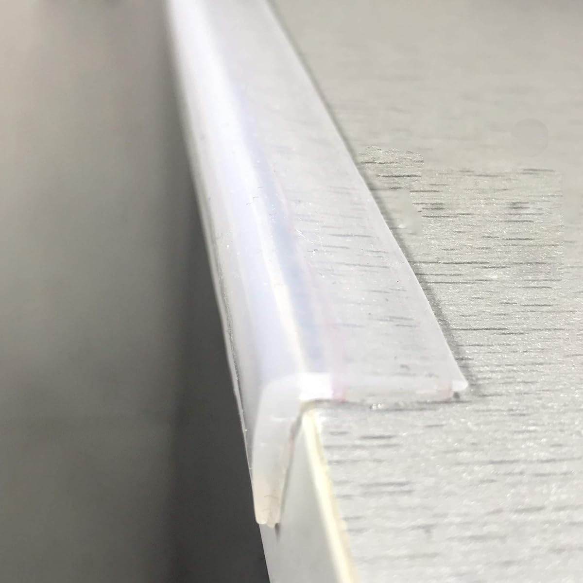 Protector de borde transparente 100% silicona para muebles a prueba de bebés, 3 pies | Protectores de esquina de mesa adhesivos pregrabados, flexibles para seguridad infantil, parachoques de mostrador de gabinetes de pared, 5/8" de profundidad