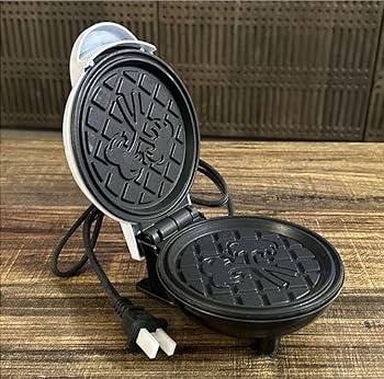 【新品、未使用】イン・アンド・アウト・バーガーワッフルメーカー！従業員用ギフト Amazon.com: in and Out Burger Waffle Maker Employee Gift