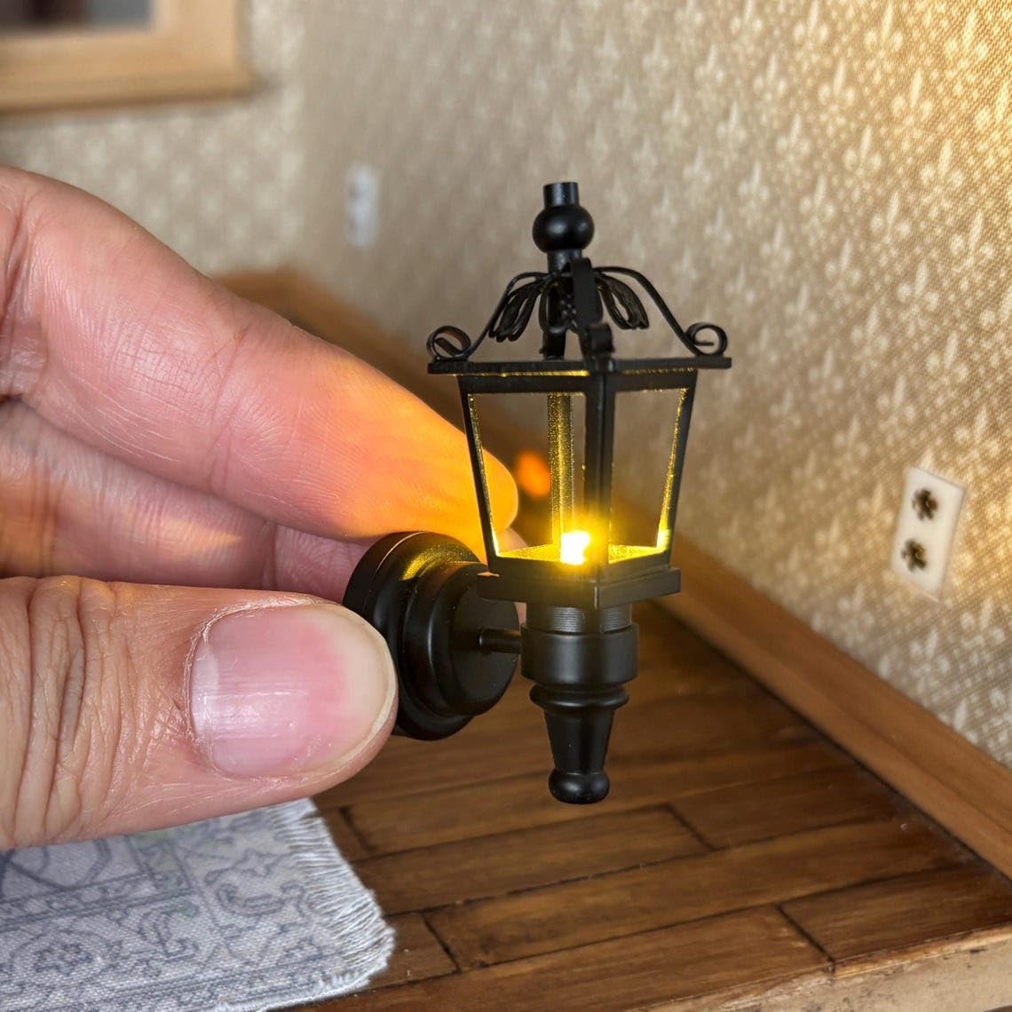 Waldosia 2-Pack 1:12 Scale Dollhouse Miniature LED Coach Wall Lamps, Flickering Black Nickel Lantern Lights for Dollhouse Lighting, Booknooks & Dioramas