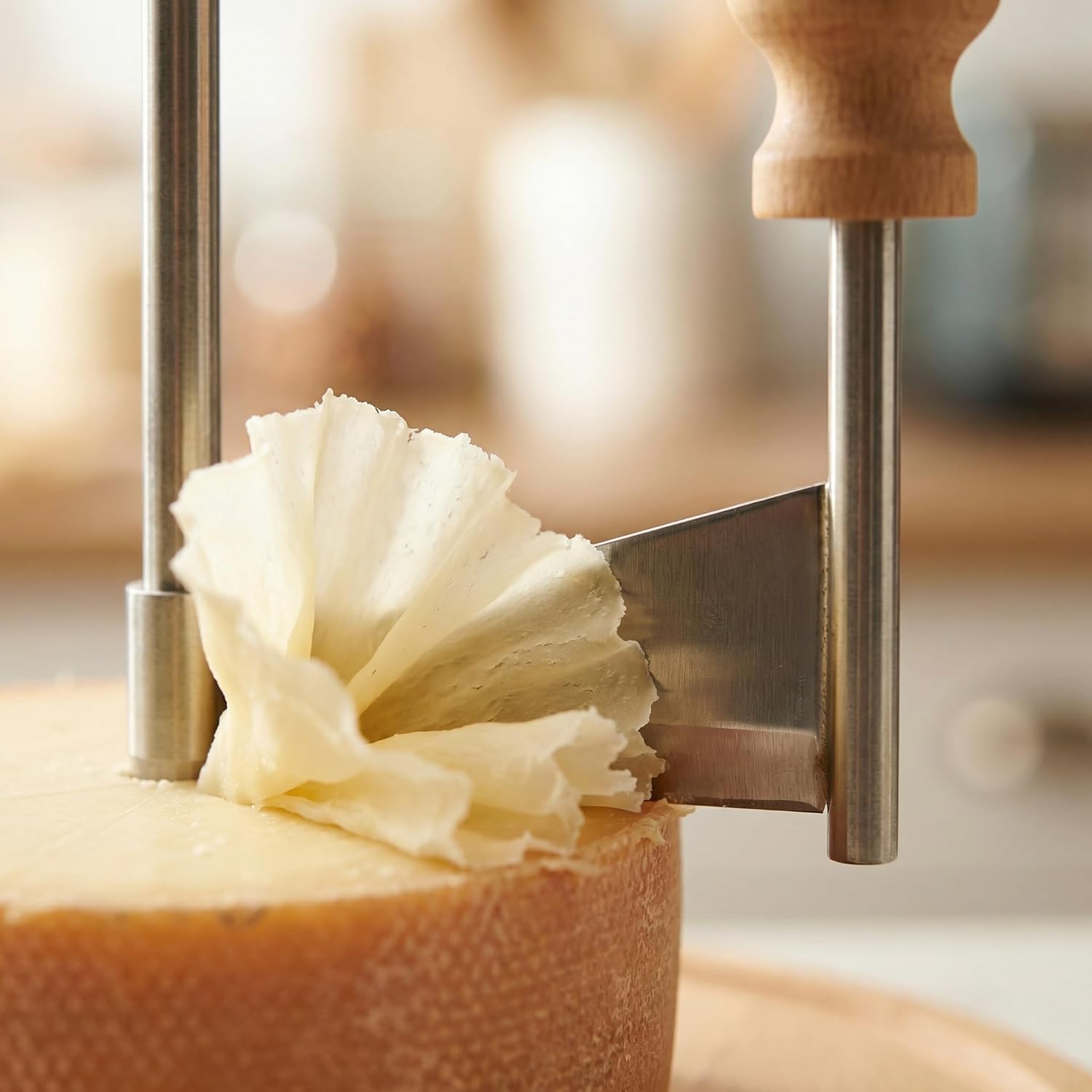 Cheese Curler Wheel - Cheese Cutter Shaver & Made for Tete de Curler to Create Beautiful Cuts And Curls Shaver with Blade, Wood Base, Suitable for Restaurants, Cafes, And Dessert Shops 8. 7 * 5. 3in