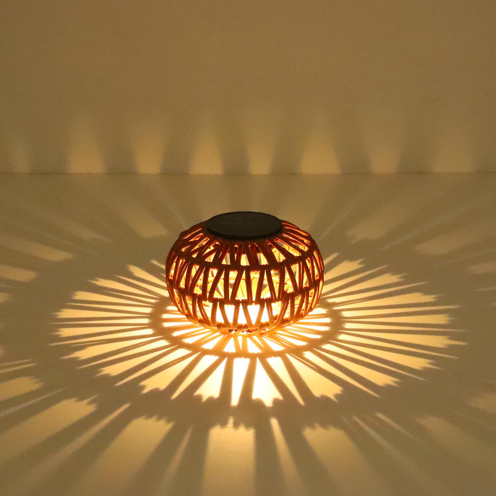 Rayofly Solar-Laternen für Draußen Wetterfest, 2 Stücke Rattan Solarlampen für Außen, Boho Tischlampe Outdoor, Gartendeko Geschenk für Frauen, Mama, Kleine LED Solarlaterne für Garten, Terrasse Balkon