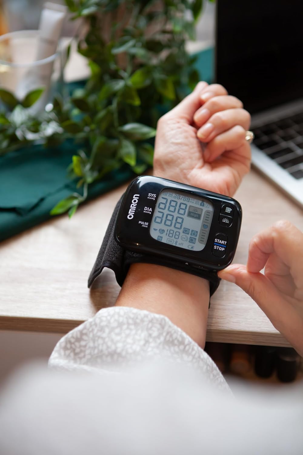 Omron HEM 6232T Wrist Blood Pressure Monitor (Black) Omron HEM 6232T Wrist Blood Pressure Monitor (Black)