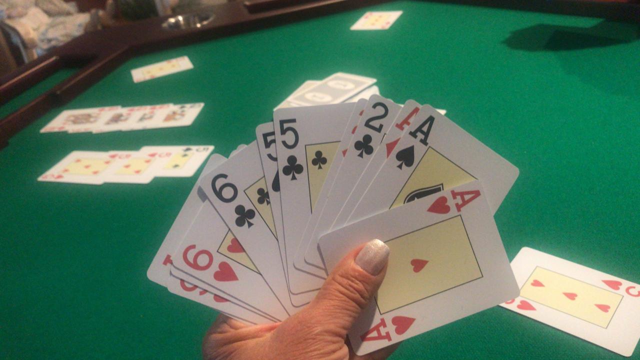 48 Jeux De Cartes Poker 100% Plastique – EPT – Texas Holdem – Qualité Pro