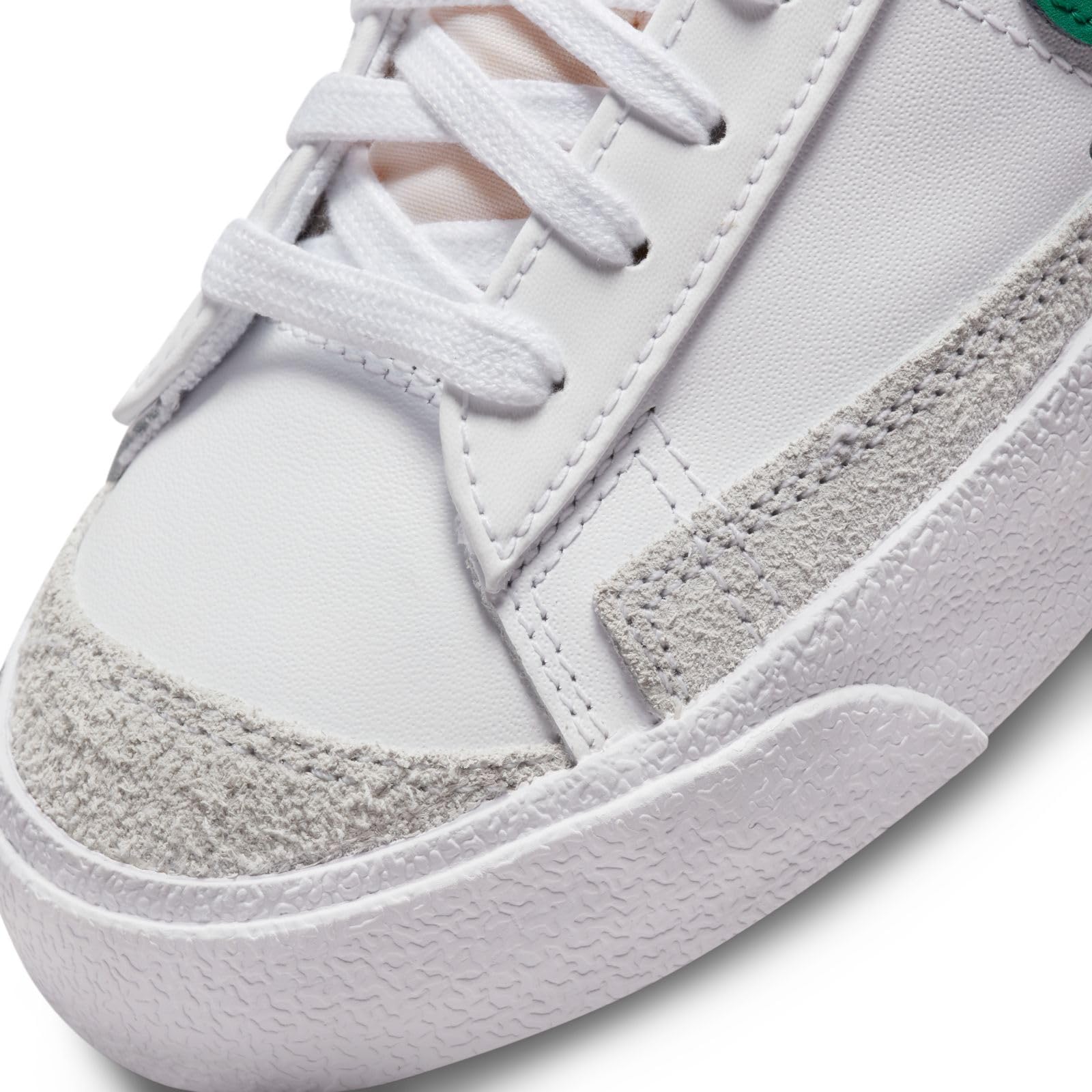 NIKE Blazer Mid 77 Vintage Basketball ShoeMujer