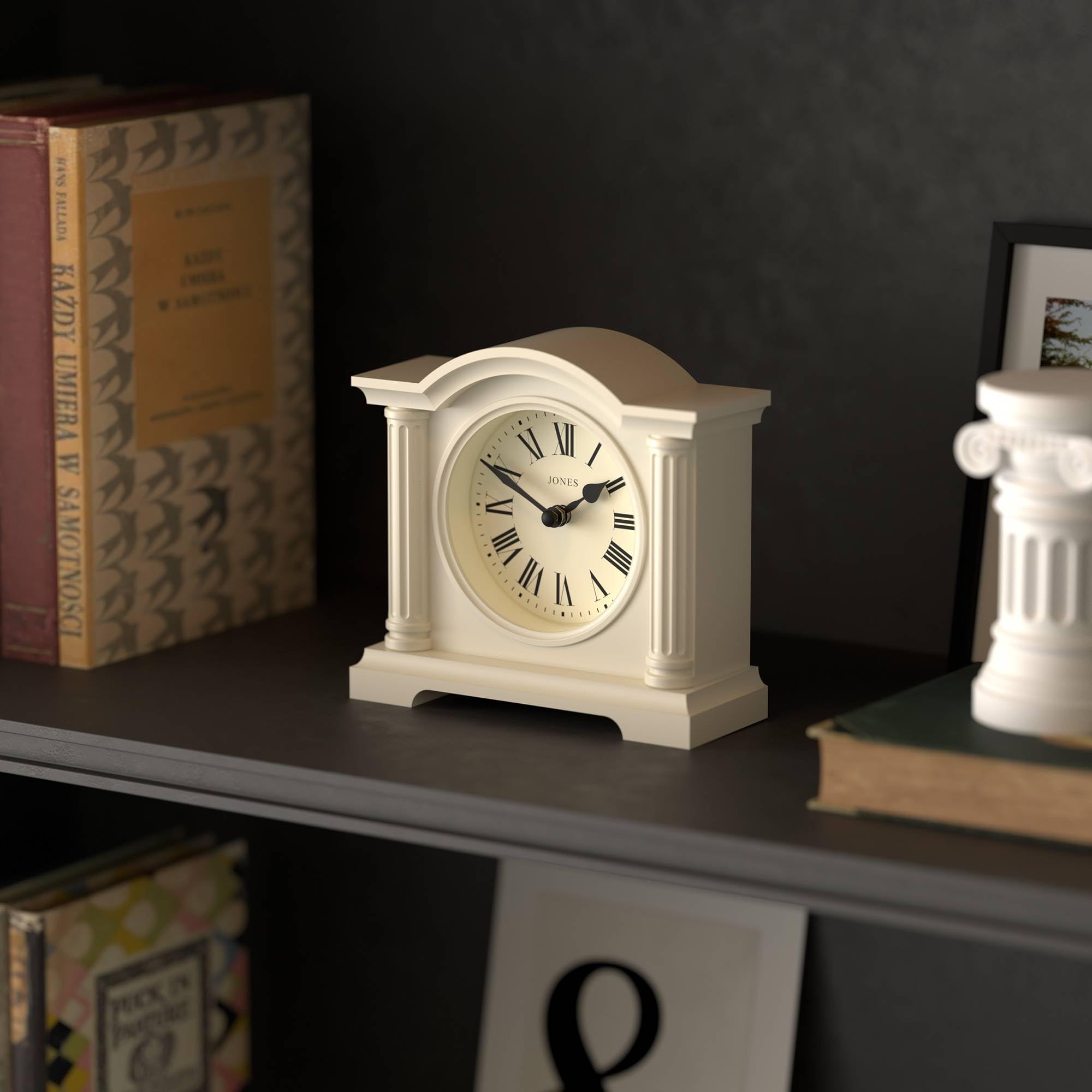 JONES CLOCKS® Kensington Reloj de repisa | Pequeño Reloj clásico de Arco Superior | Crema pálida | Estiloso y contemporáneo | Ideal para Escritorio, repisa de Chimenea, estantería o mesilla