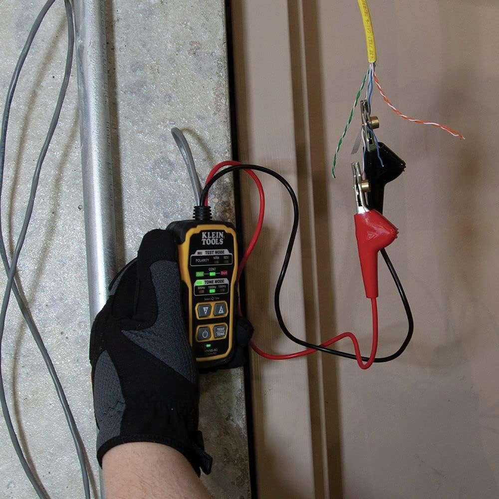 Кол капчан кол кармагыч, аллигатор клиптери бар жылаңач зымдарга туташтырылган Klein Tools VDV500-063