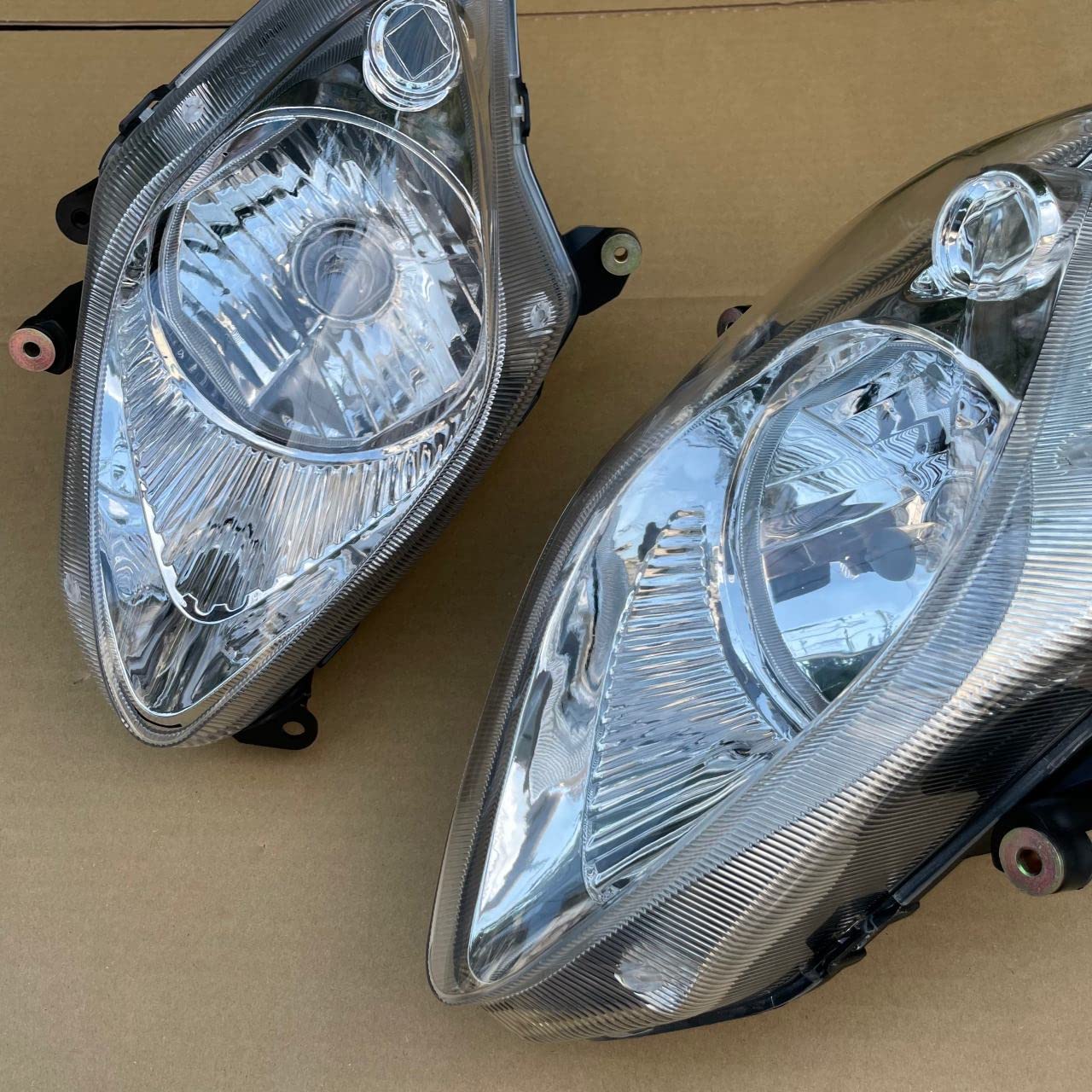 フォルツァ MF08 フロントカウル ヘッドライト付き 引き取り希望 フォルツァ MF08 フロントカウル ヘッドライト付き 引き取り希望