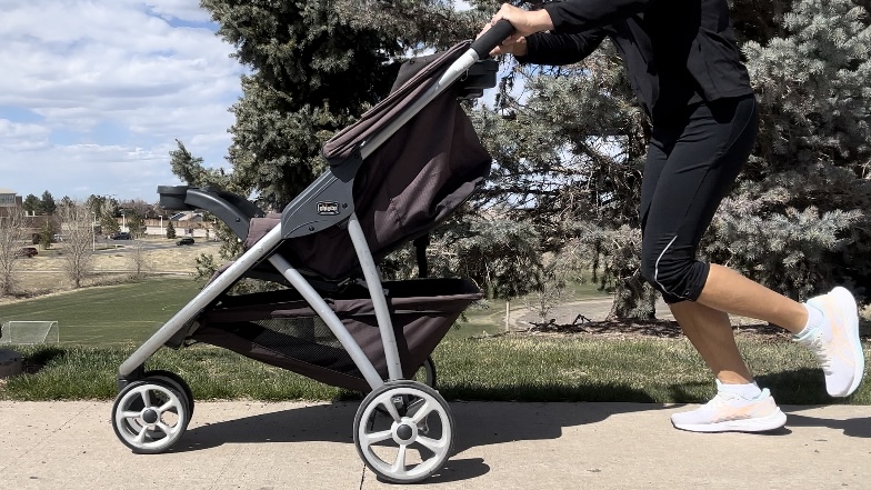 Watch See all features of this easy to move stroller! Chicco Viaro on Amazon Live