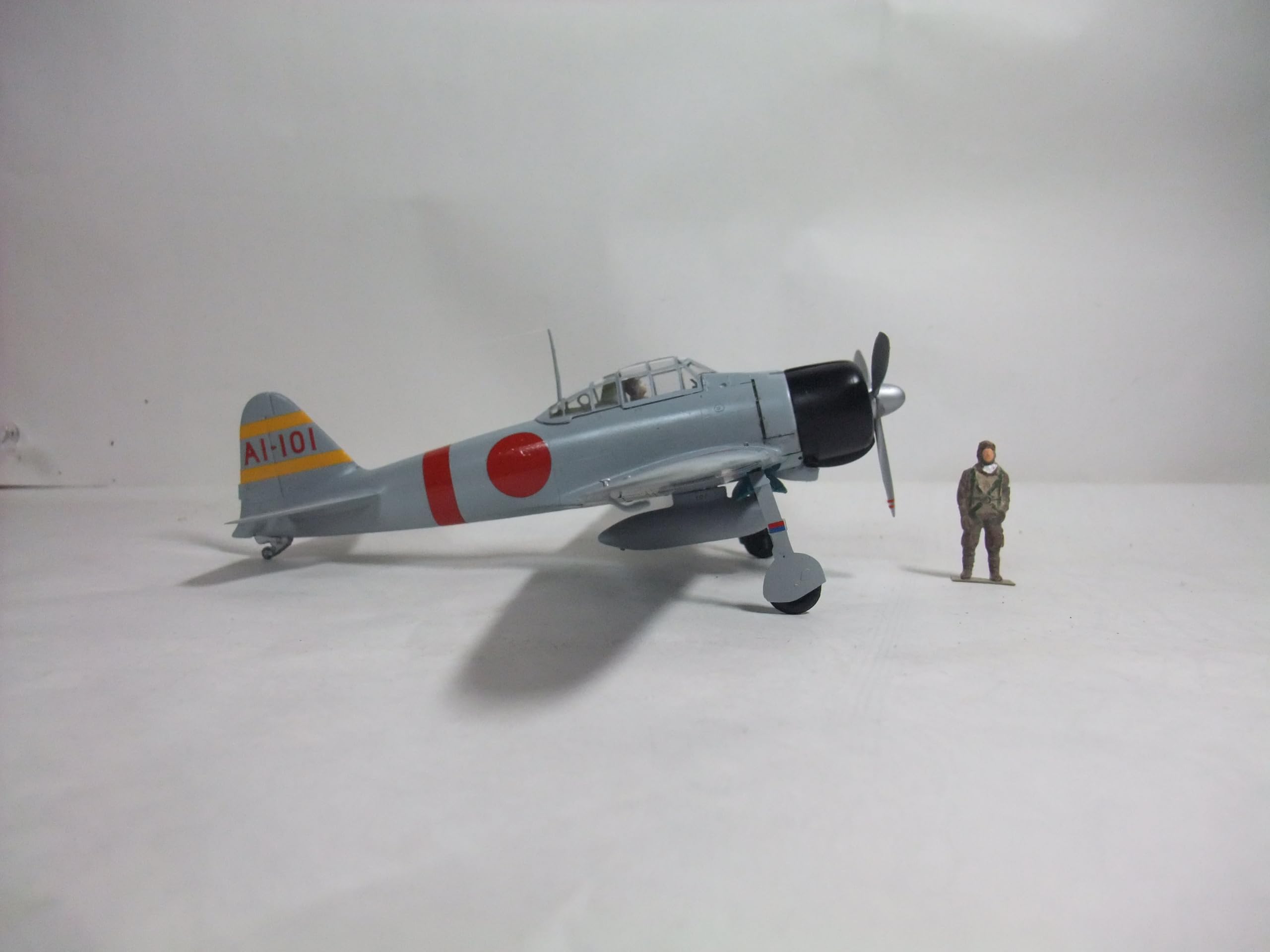 Amazon | 完成品 日本海軍零戦21型艦上戦闘機 空母 赤城 搭載機 縮尺