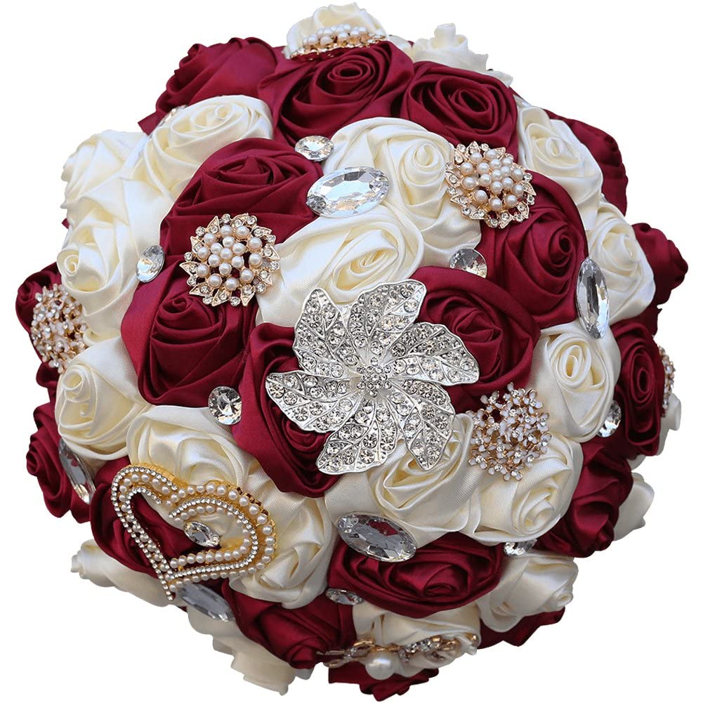 Bouquet de mariage romantique en roses de satin ivoire et précieux strass