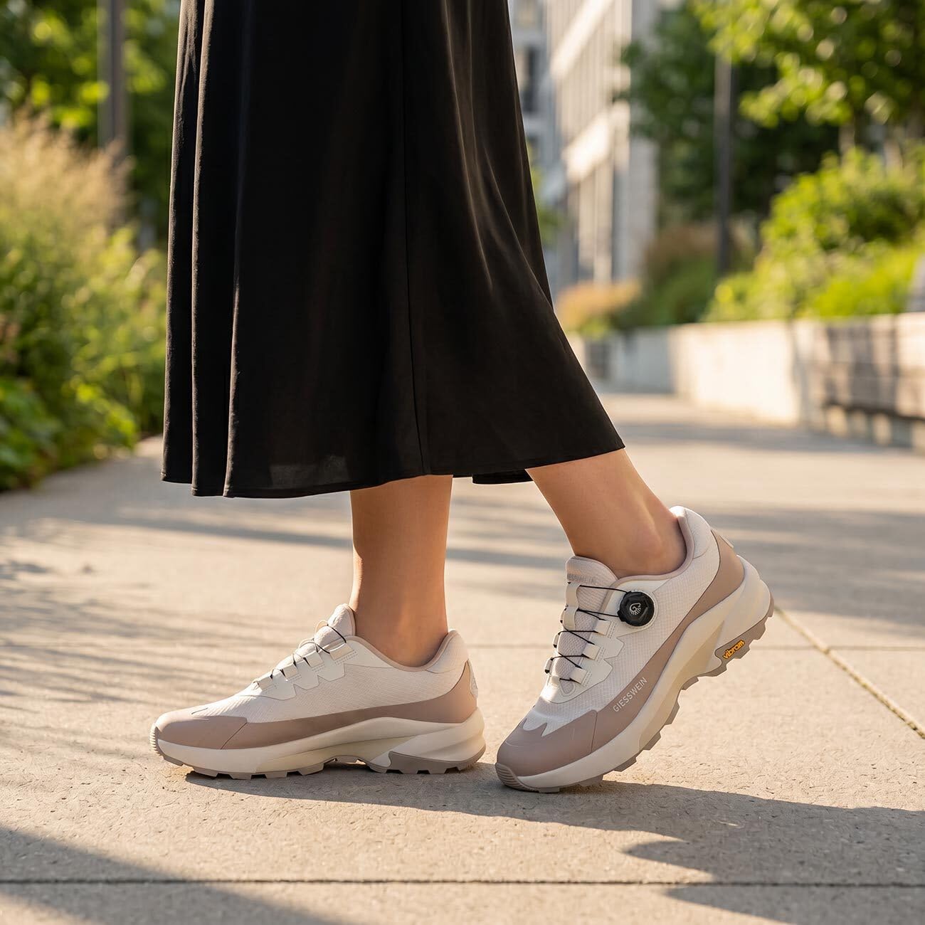 Giesswein Wool Trek X Women - Wasserdichter Trekkingschuh, Megagrip-Sohle | Outdoor Sneaker mit Schnellschnürung & Merino-Wechselfußbett – idealer Grip auf jedem Terrain, für Sport & Freizeit