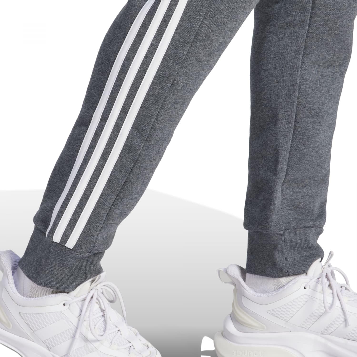 adidas Herren Essentials Fleece 3-Stripes Tapered Cuff Pants, dark grey heather, M