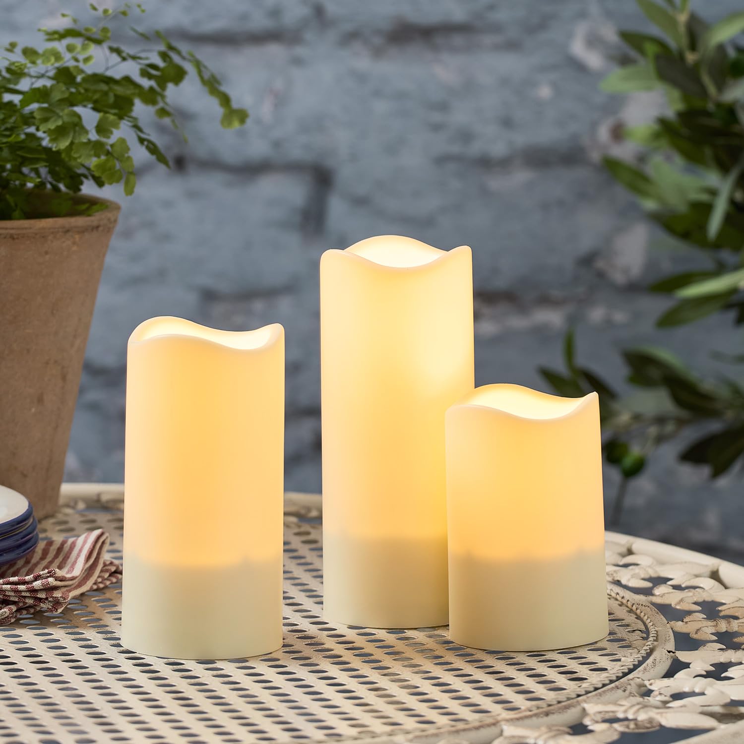 KATELUO Candele LED Fiamma Oscillante, 24 Pezzi Candele Tealight Luci a LED Candele Finte a Batteria, Candela Elettronica per Natale, Ringraziamento, Halloween, Matrimoni