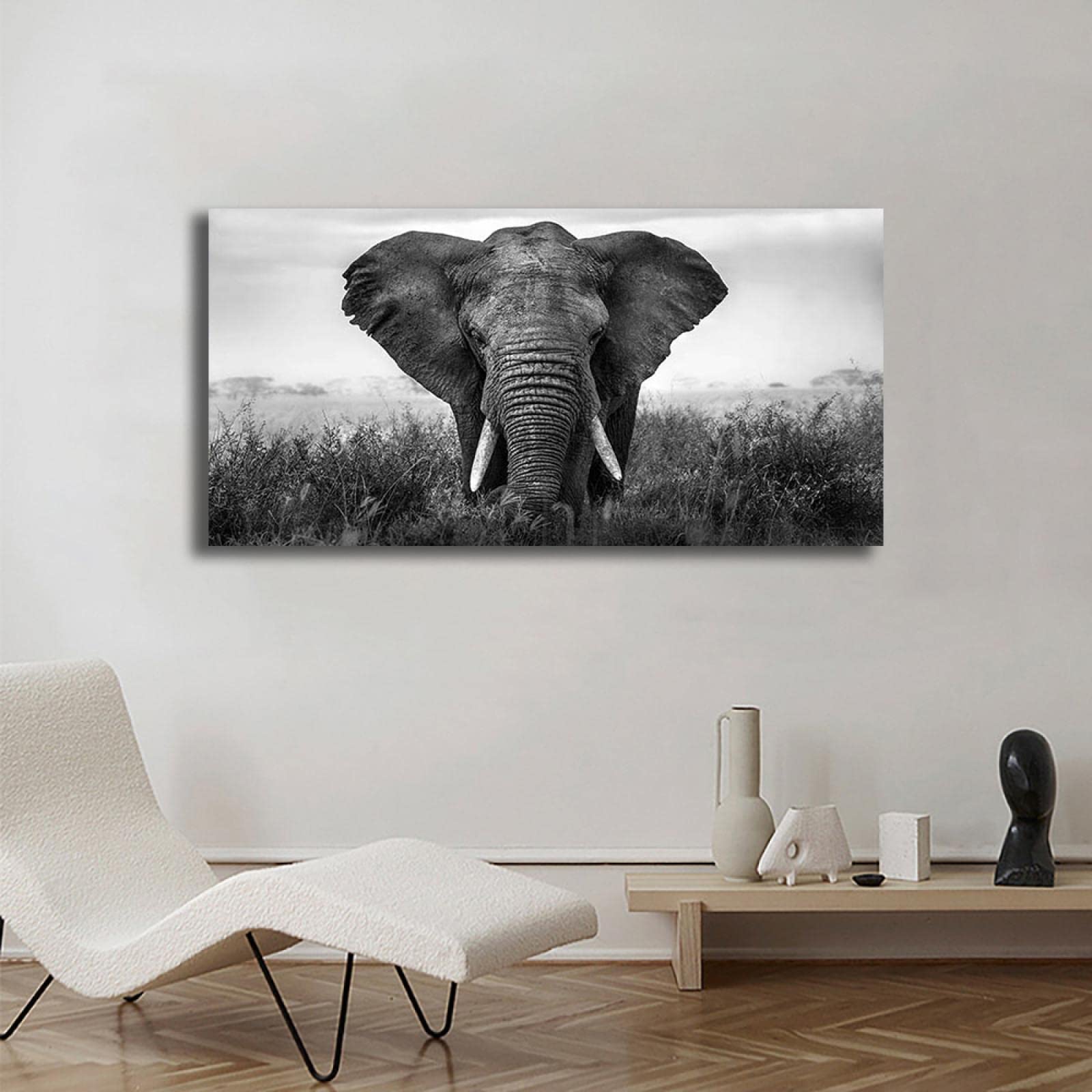 Wandbild mit Tiermotiv, Schwarz-Weiß. Gerahmte Leinwanddrucke für Wohnzimmer: Elefant auf dem Grasland. Kunst-Tiergemälde auf Leinwand, 40 x 80 cm, verpackte Leinwand