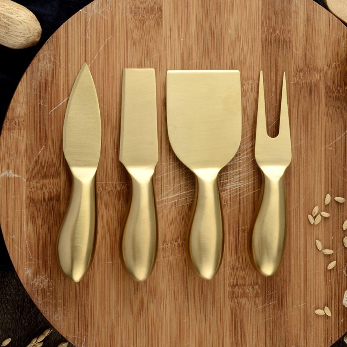 Kit de Couteaux à Fromage Légers en Acier Inoxydable Or, 4 Pièces Découpe Semi-cœur et Formes Rectangulaires, pour Plateaux de Fête