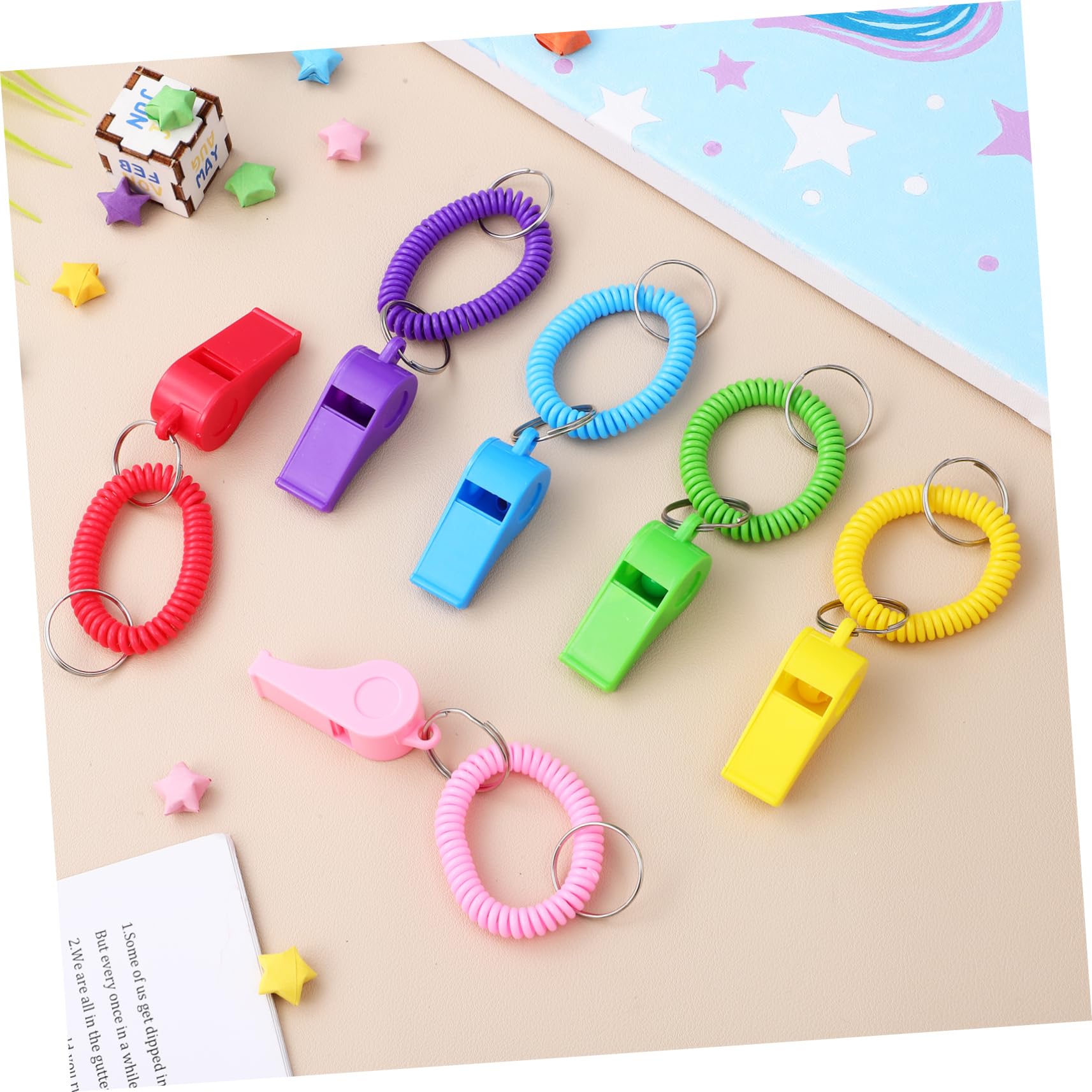 Yardwe 4 Set Fischietto di Plastica Deterrente più Forte Fischio All'aperto Campane Fischietto Impermeabile Fischietto Natalizio Cronometro Arbitro Catena Forte Fischio Sport 12 Pezzi * 4