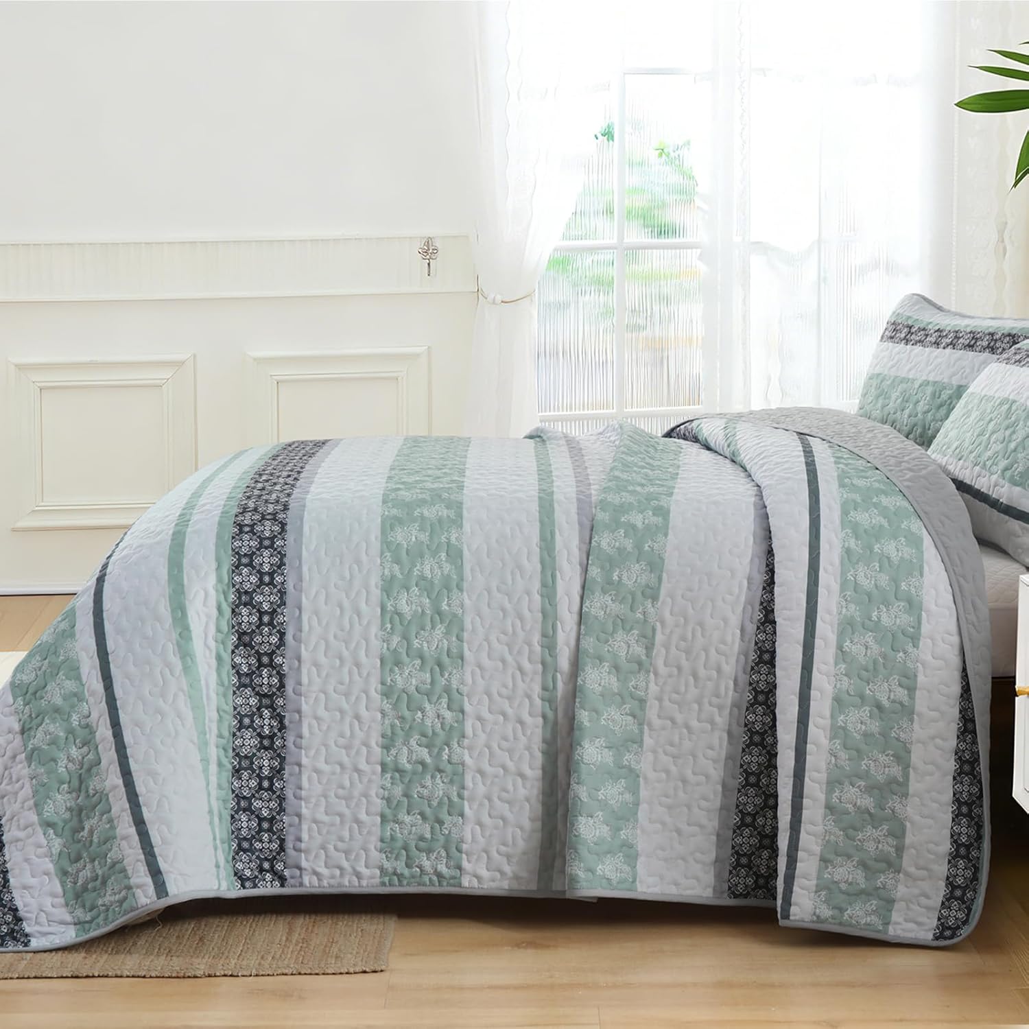 Luxudecor Quilts Queen Size Boho Sage Green Quilt Bedspreads Bedding Set, 3 Pieces Summer Queen Coverlet Sets with 2 Shams,Soft Lightweight Striped Patchwork Quilt for Bed 96"x90"
