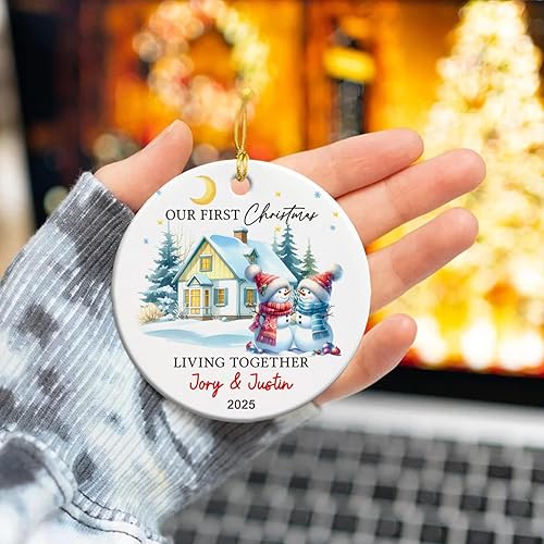 Vista 35 de Adorno de cerámica personalizado para la primera Navidad en nuestro nuevo hogar 2025, regalo de recuerdo de casa para parejas de recién casados