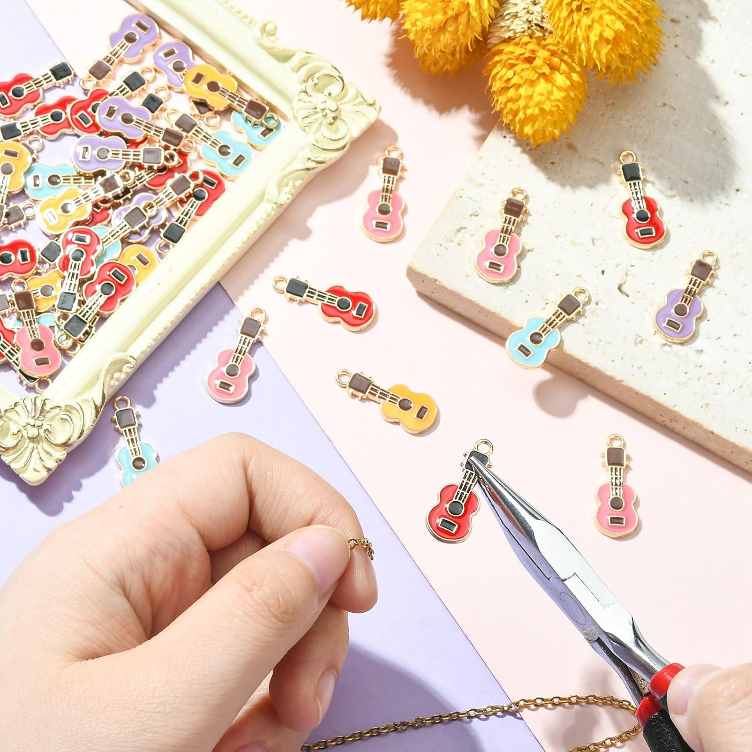 DanLingJewelry 100 pcs Random Color Enamel Guitar Charms - Colorful Musical Instrument Charms for Jewelry Making Bulk
