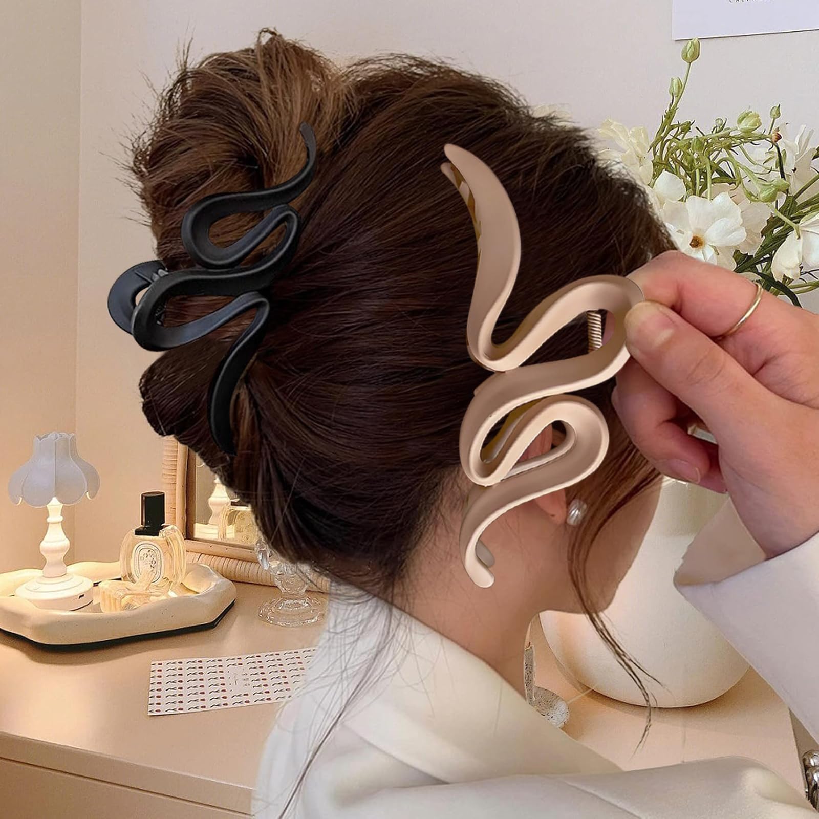 VidFair 4PCS Hair Clips Large Non-Slip Hair Claw Clips Black White 13 cm Hair Jaw Clip Clamp Strong Hold Headdresses Styling Accessories for Women and Girls Long Thick Thin Curly Wavy - Image 4