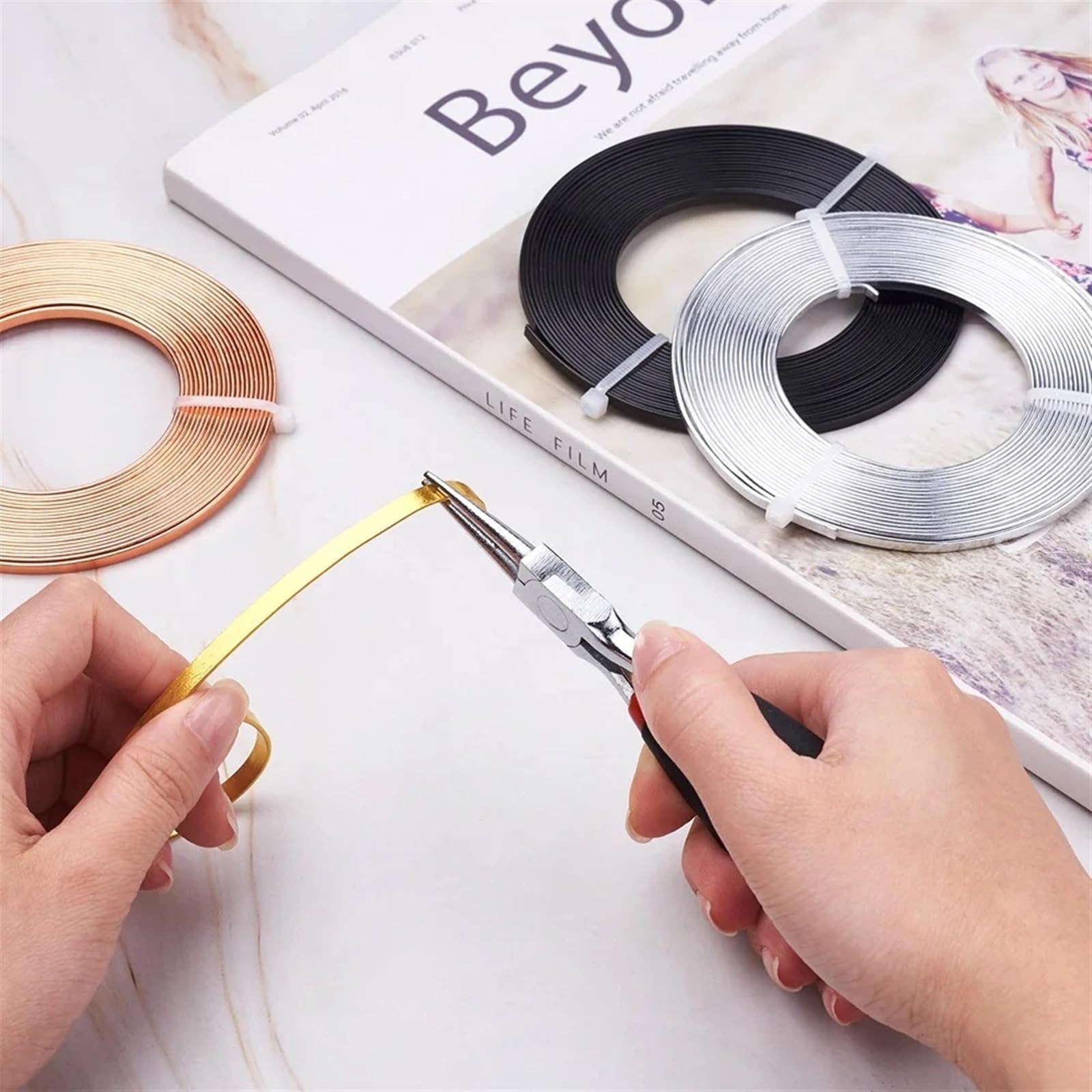 Rotolo di filo in alluminio per lavori artigianali, 3 mm, 5 m, 5 mm, 10 m, kit per la creazione di gioielli fai da te, 2 pezzi (rotolo da 5 mm, 10 m un rotolo)