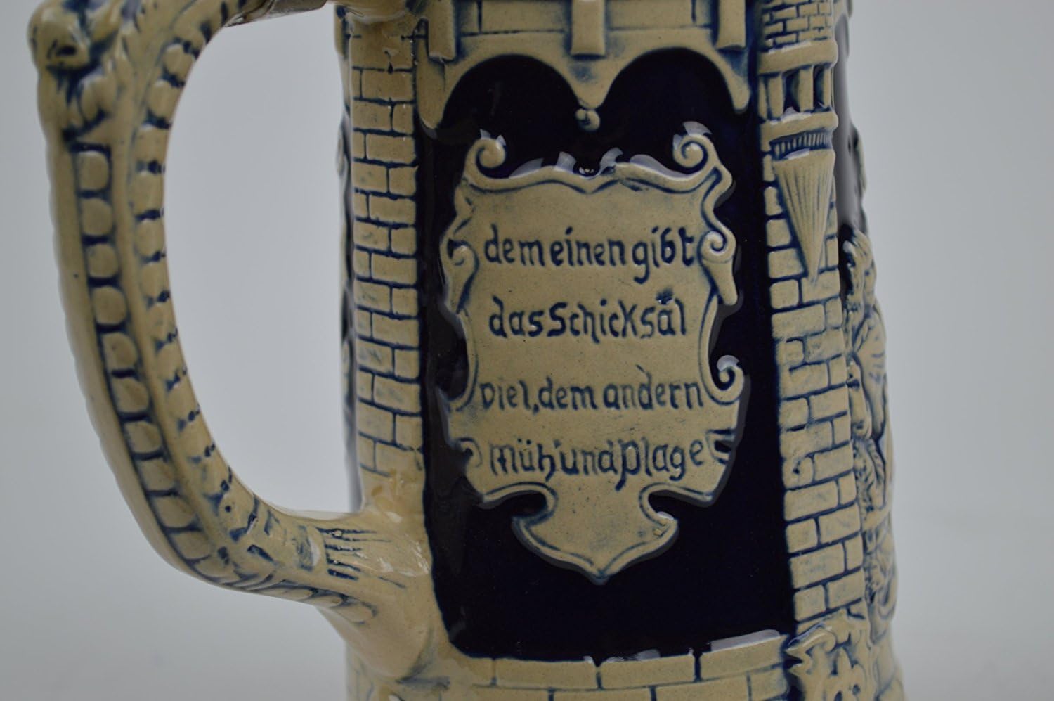 Essence of Europe Gifts 0.6 Liter | OktoberfestHaus German Stein With Lid Das Leben Ist Ein Wurfelspiel Wir Wurfeln All Tage (Life Is A Dice Game We Play Every Day) Masskrug Aleman and Jarra Stein