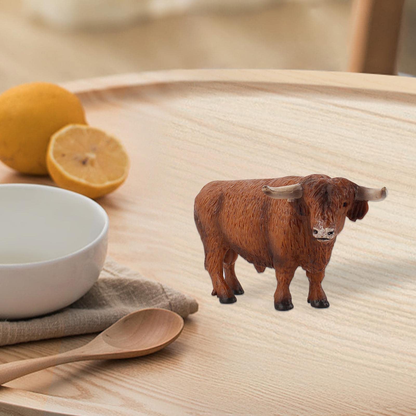 Amazon.co.jp: 牛の像 - かわいいハイランド牛の置物のおもちゃ