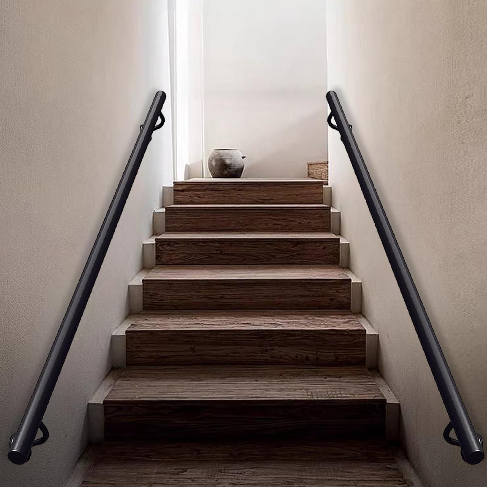 Rambarde d'escalier noire murale pour sécuriser votre terrasse et le porche de maison