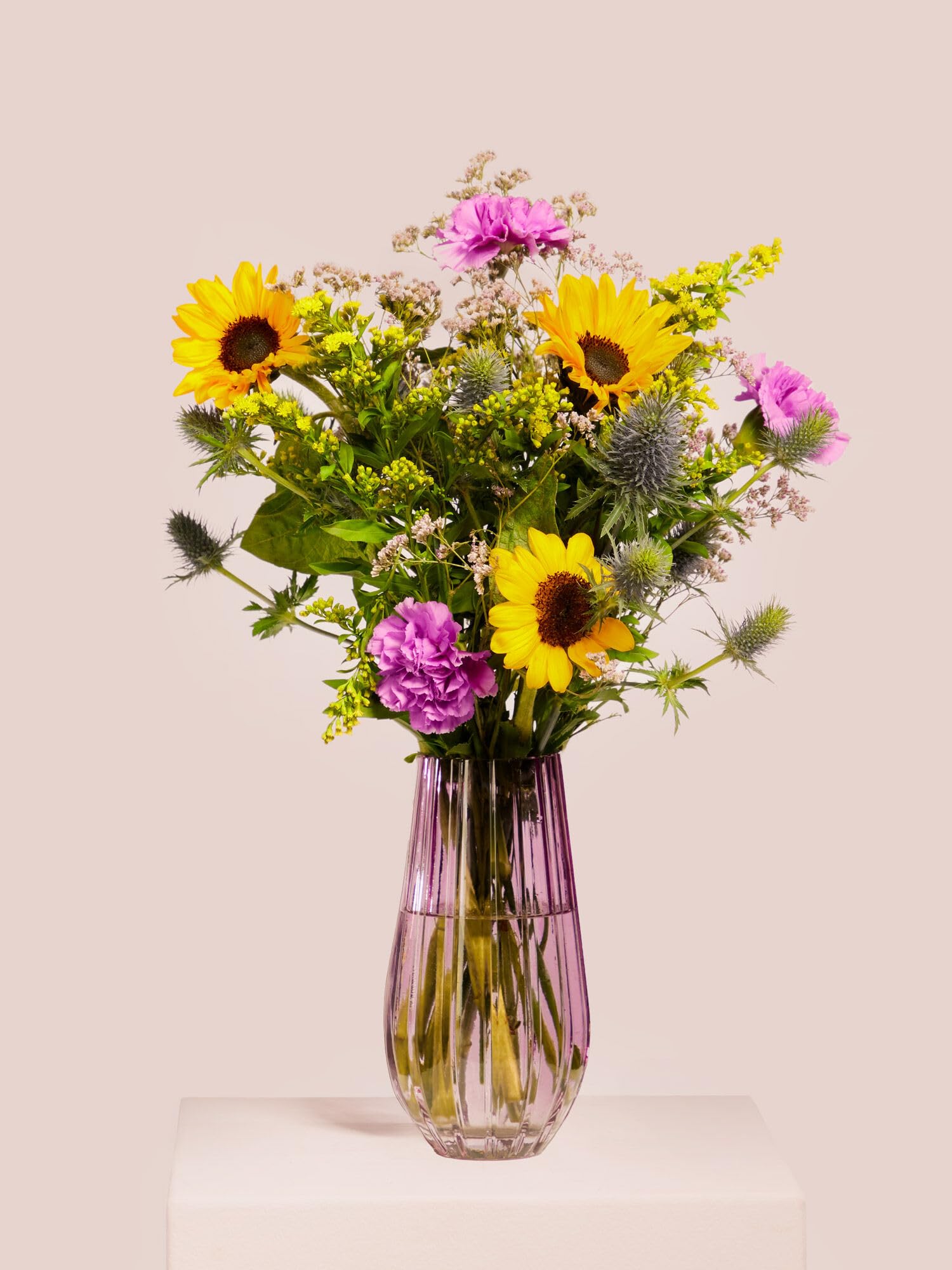 BLOOMY DAYS Blumenstrauß "Sonnengruß" in GelbViolett, mit Disteln, Limonium und Nelken, 7-Tage-Frischegarantie, Floristen-Qualität, das perfekte Geschenk bestellen